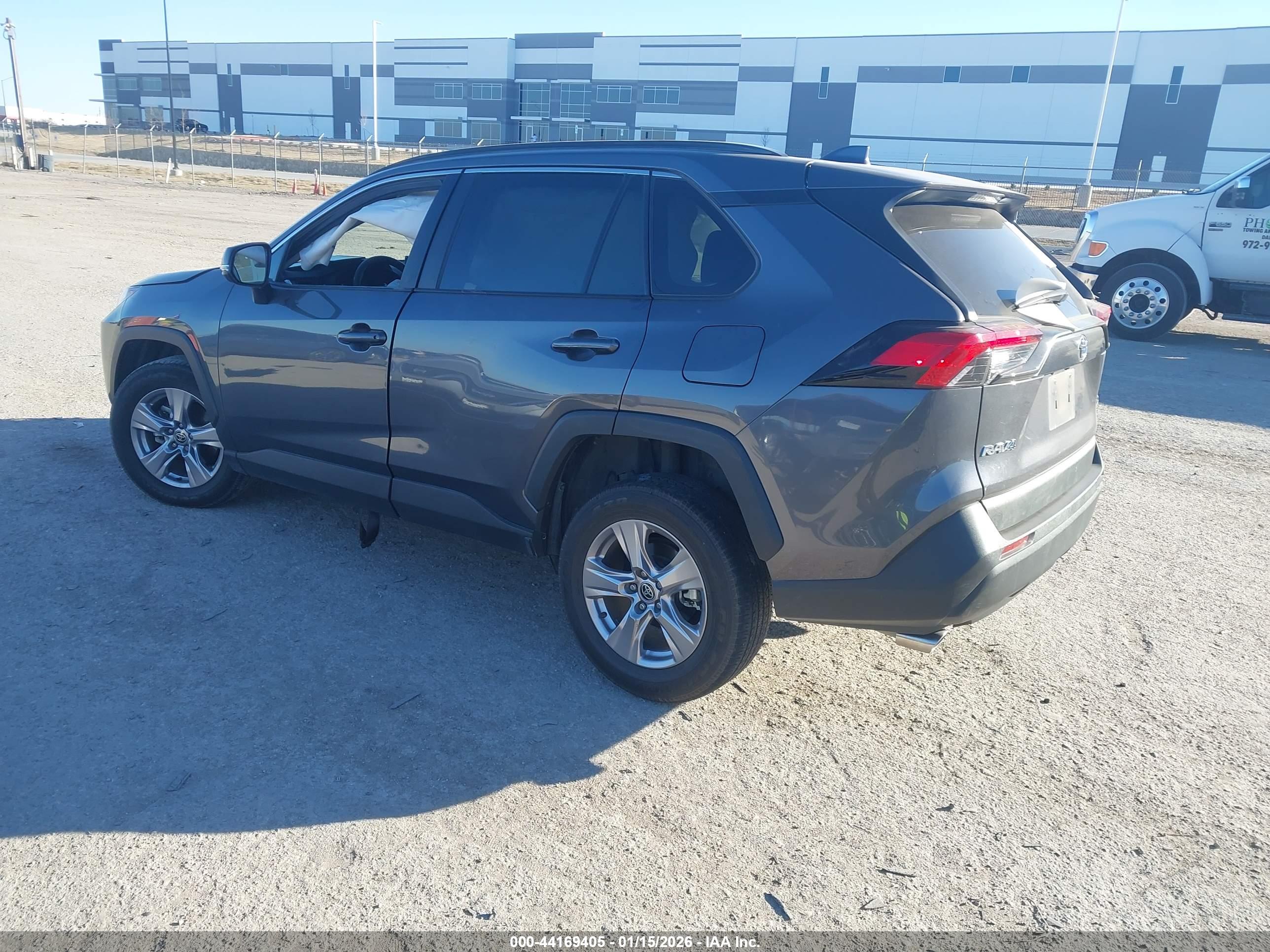 TOYOTA RAV4 image 3