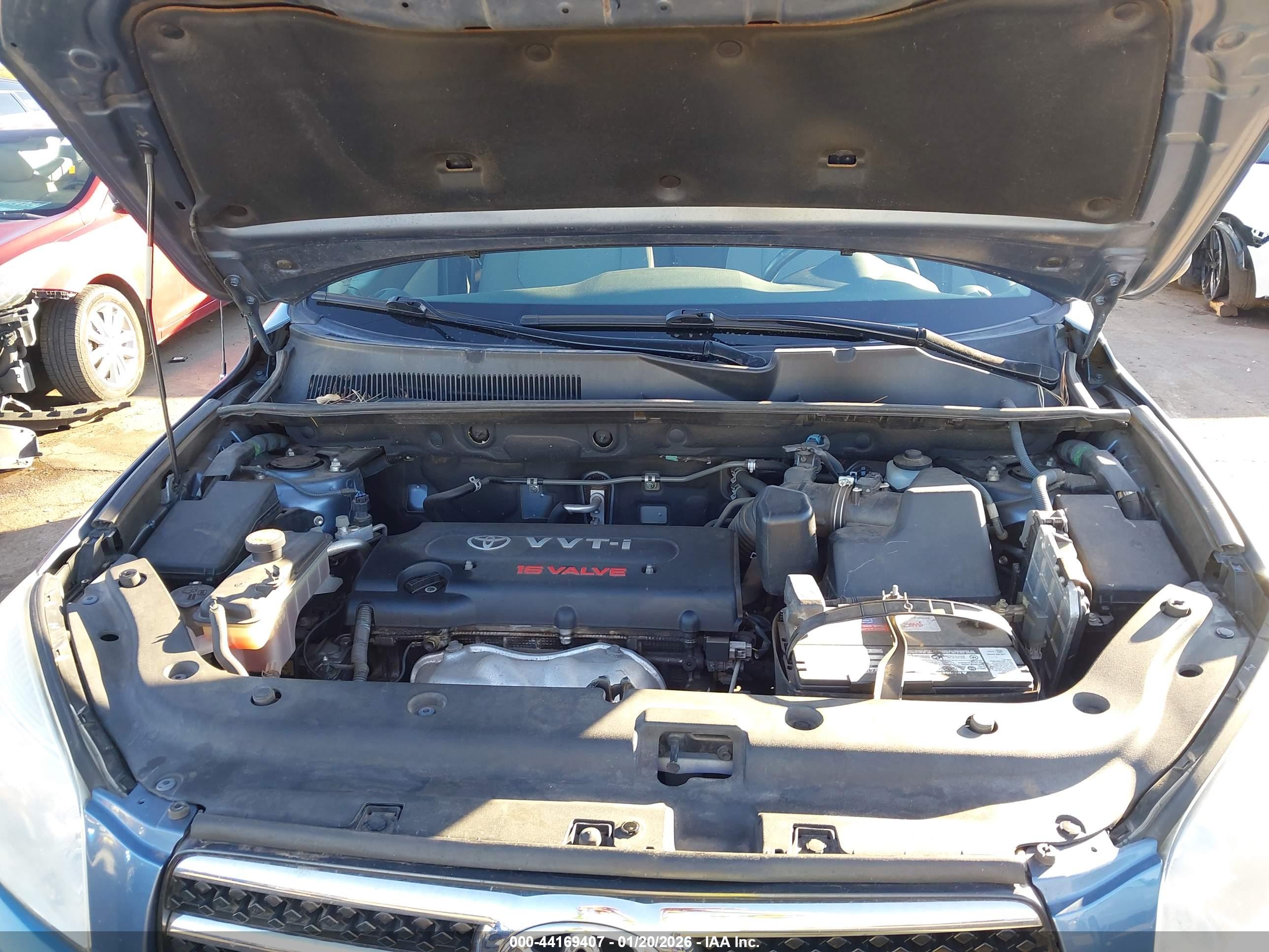 TOYOTA RAV4 image 10