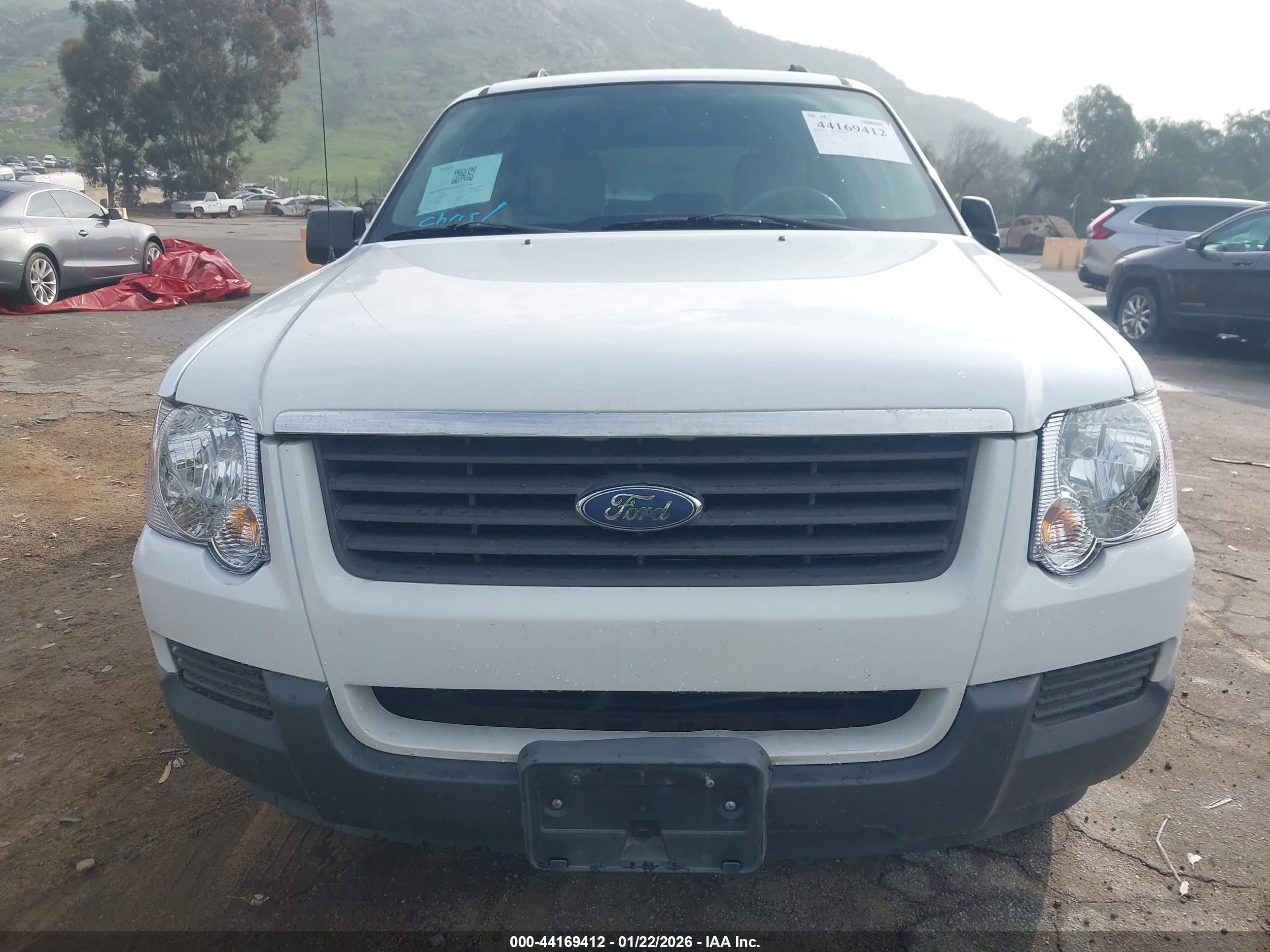 FORD EXPLORER image 6