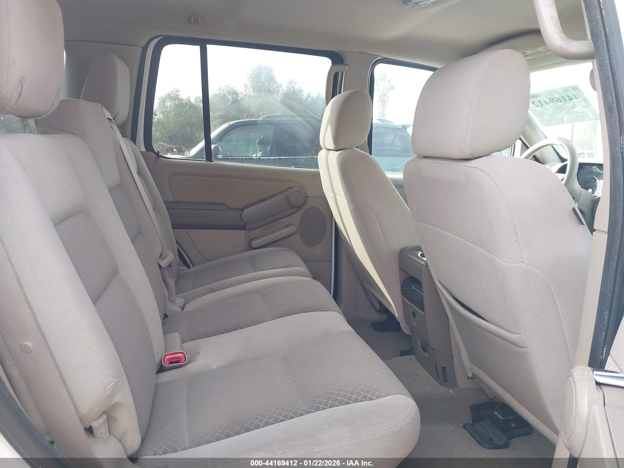 FORD EXPLORER image 8