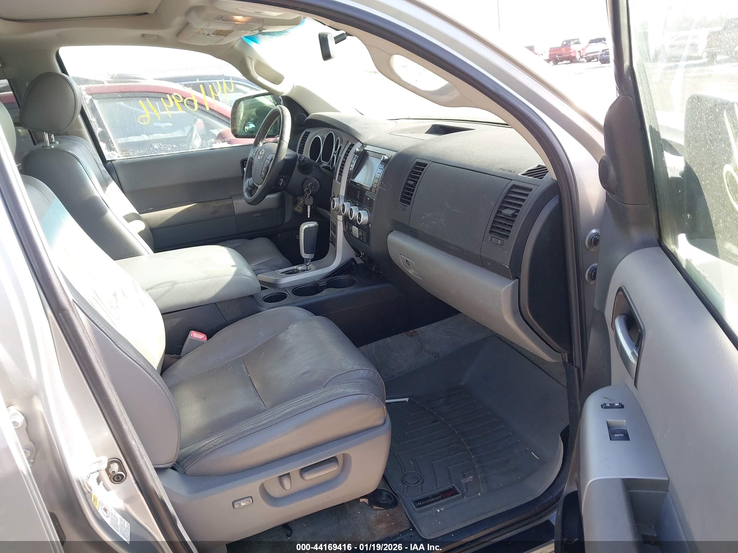 TOYOTA SEQUOIA image 5