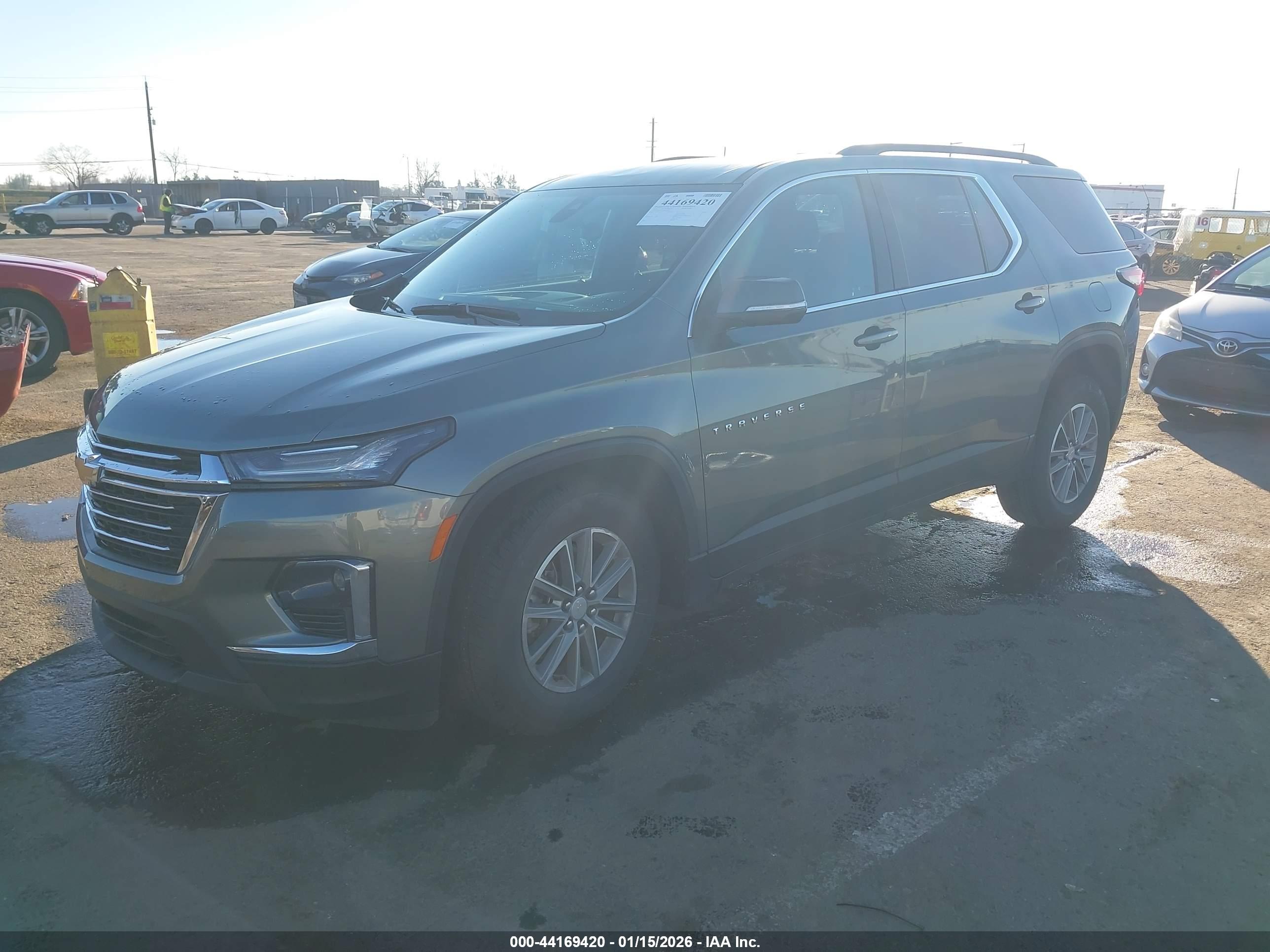 CHEVROLET TRAVERSE image 2