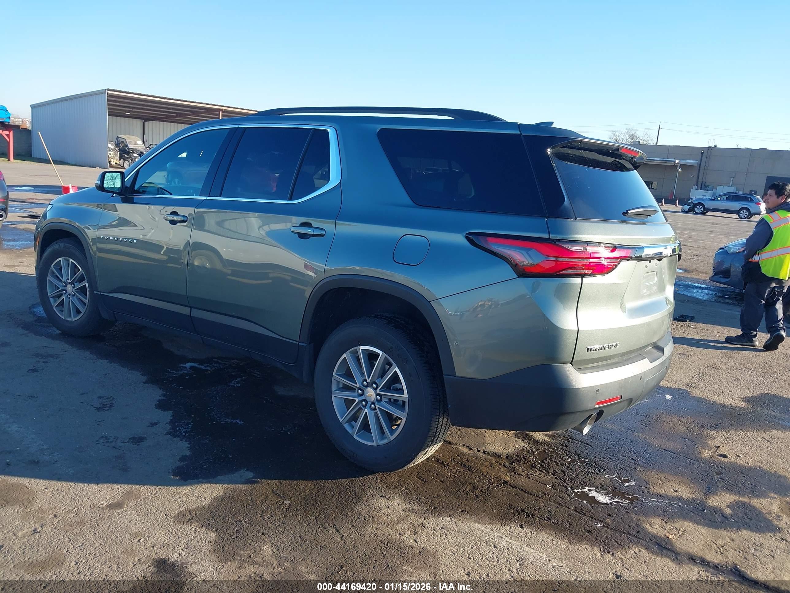 CHEVROLET TRAVERSE image 3