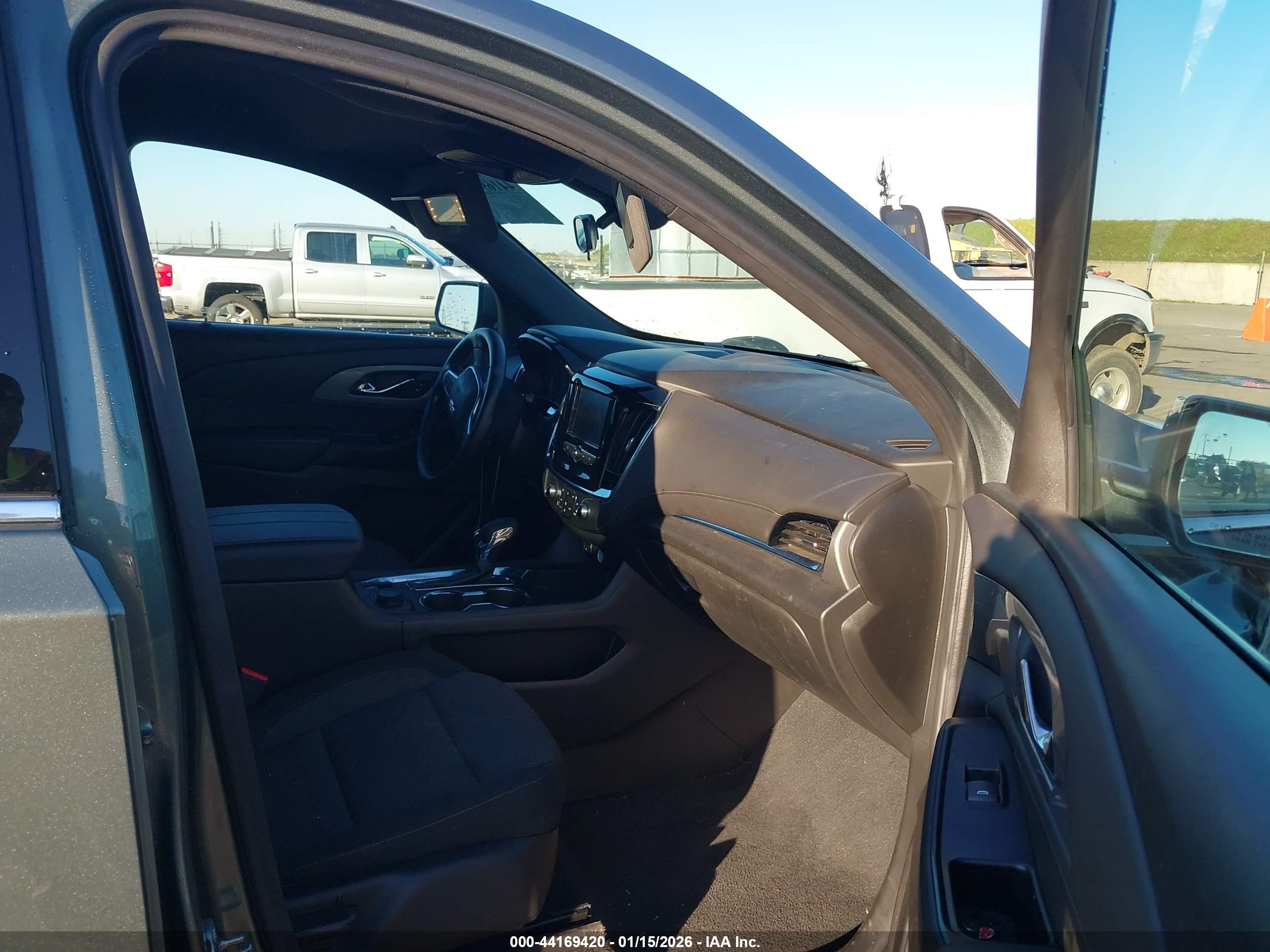 CHEVROLET TRAVERSE image 5