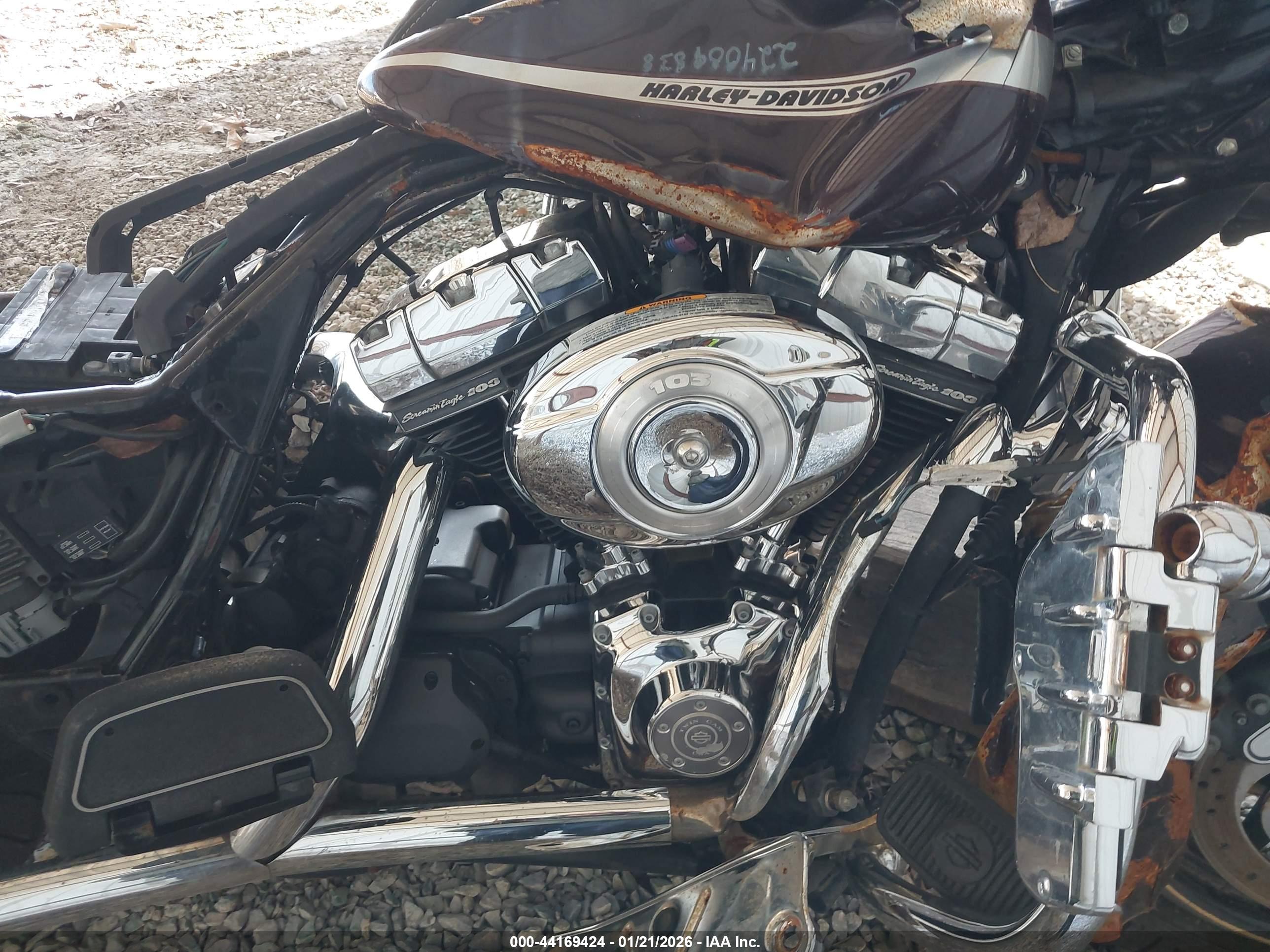 HARLEY-DAVIDSON FLTRI image 8