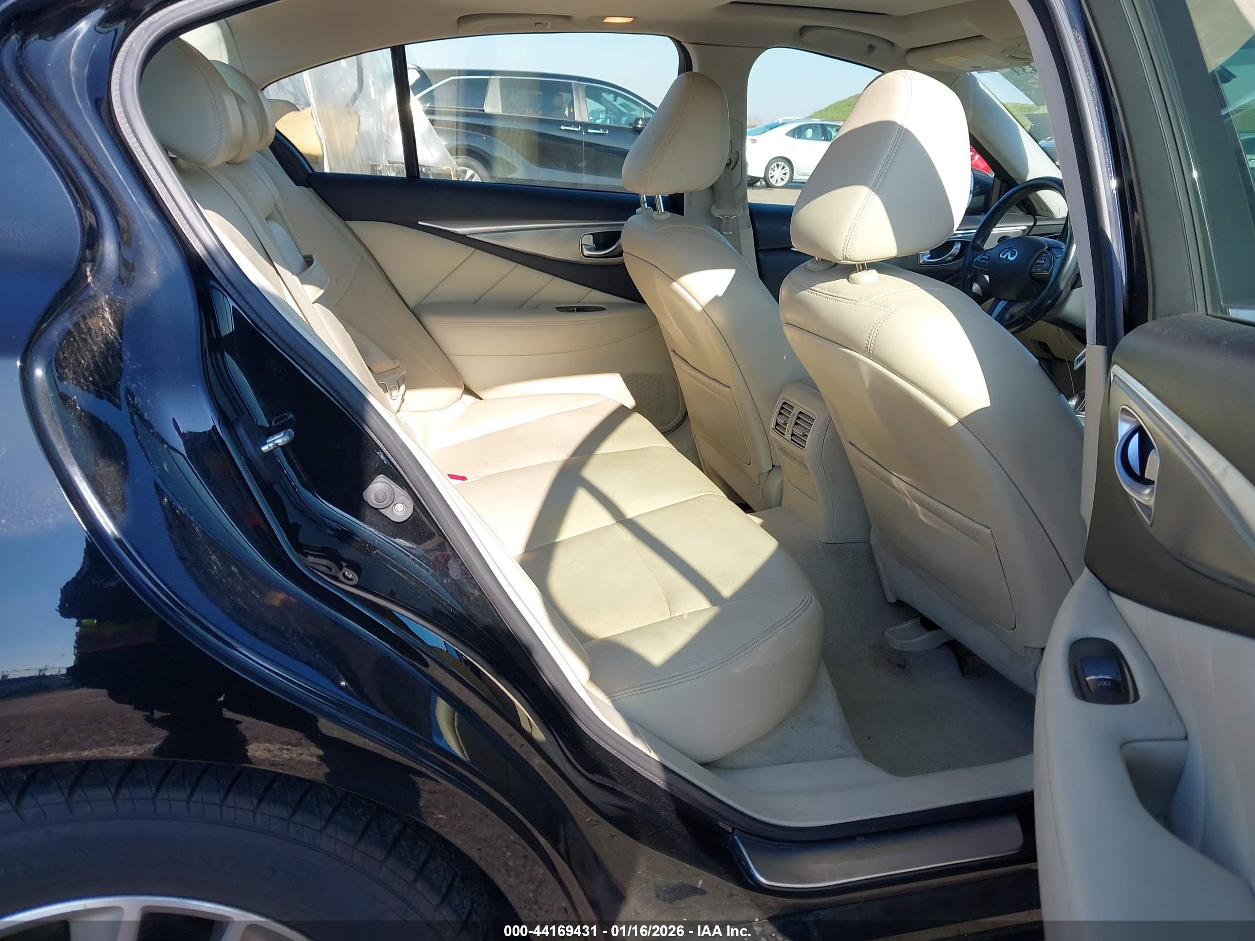 INFINITI Q50 image 8