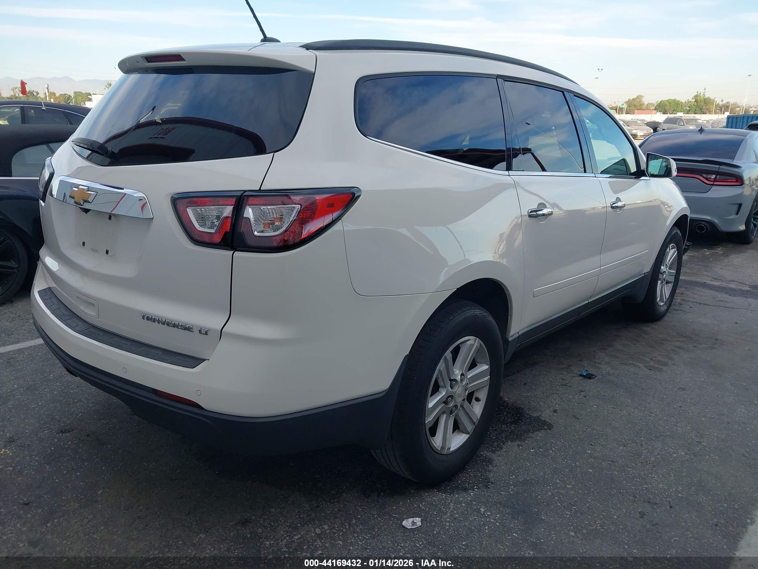 CHEVROLET TRAVERSE image 4