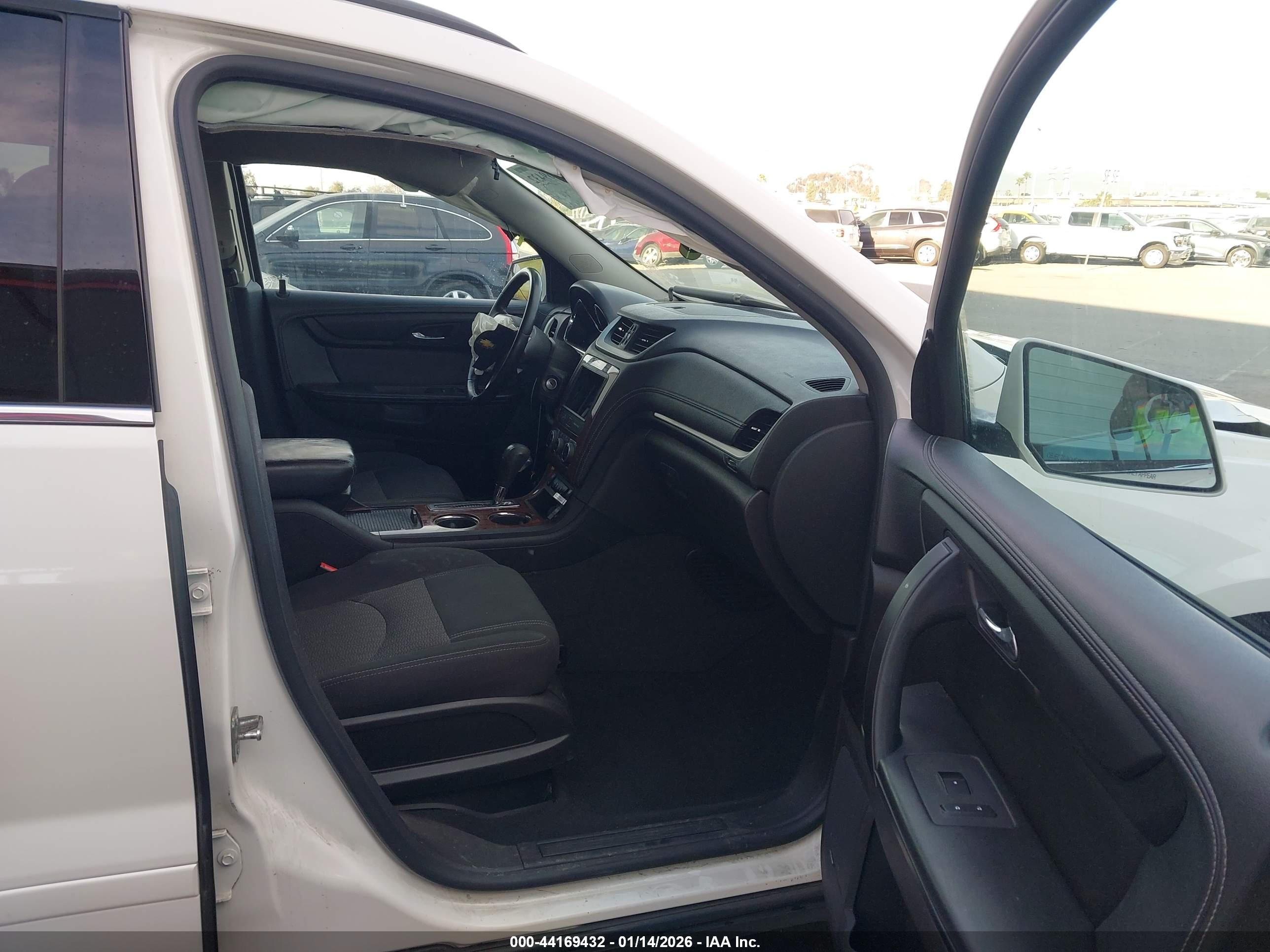 CHEVROLET TRAVERSE image 5