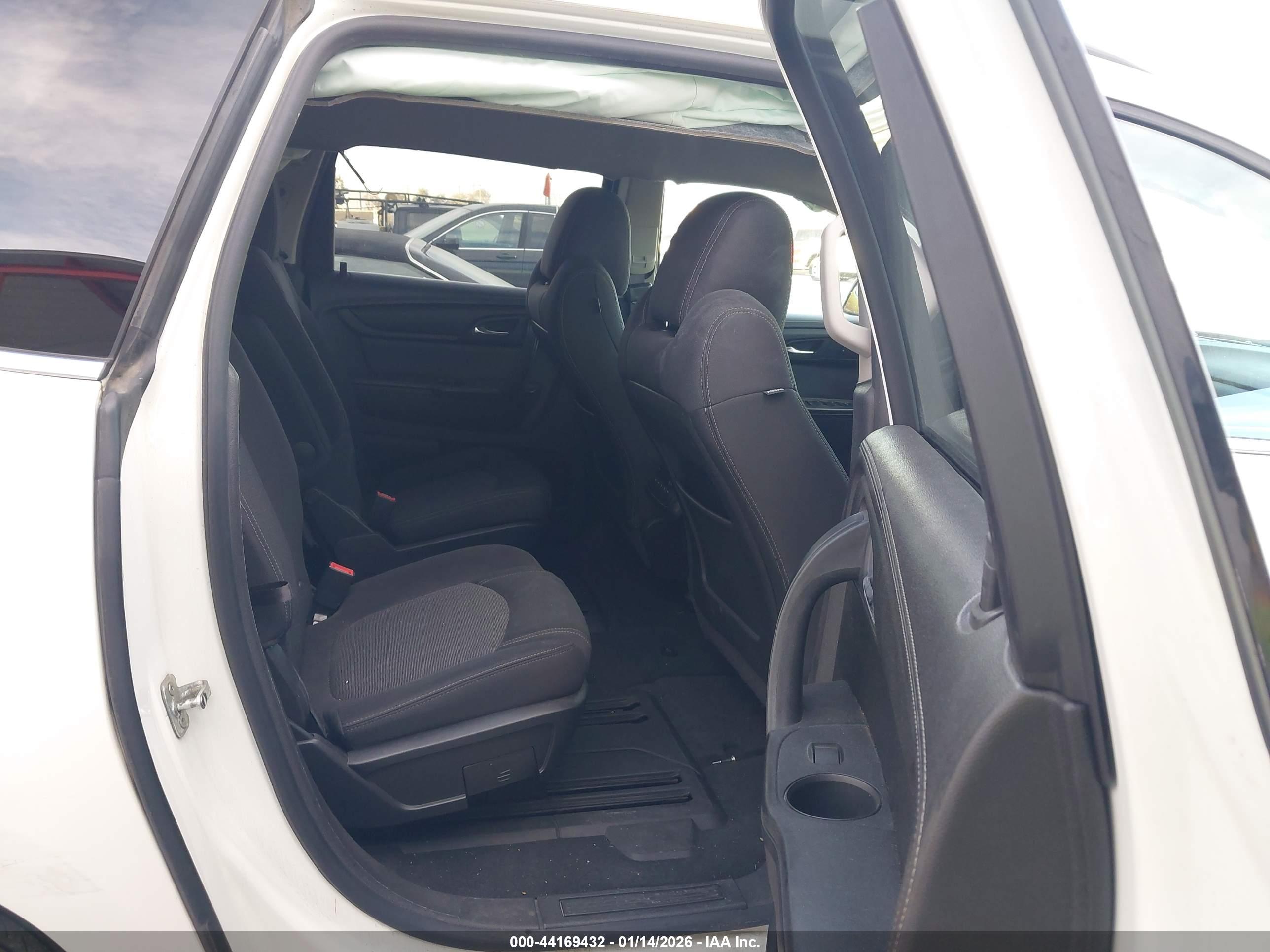 CHEVROLET TRAVERSE image 8