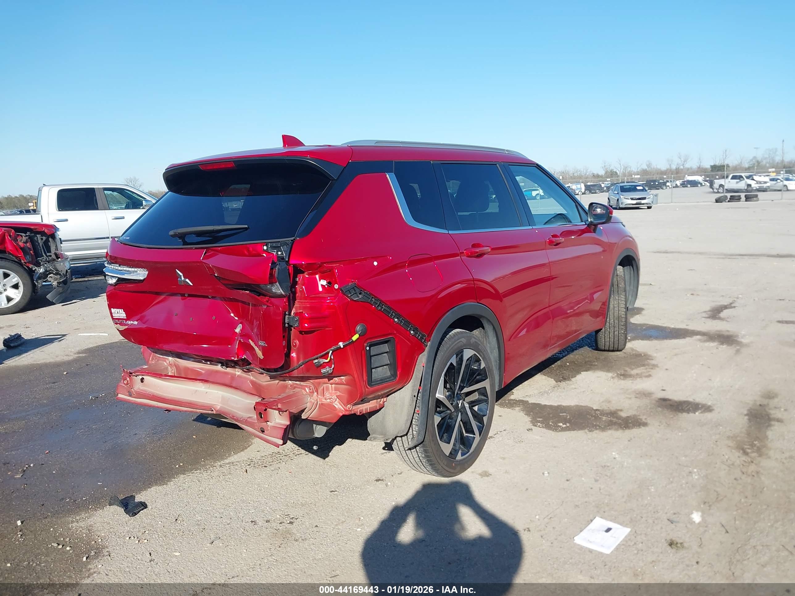 MITSUBISHI OUTLANDER image 4