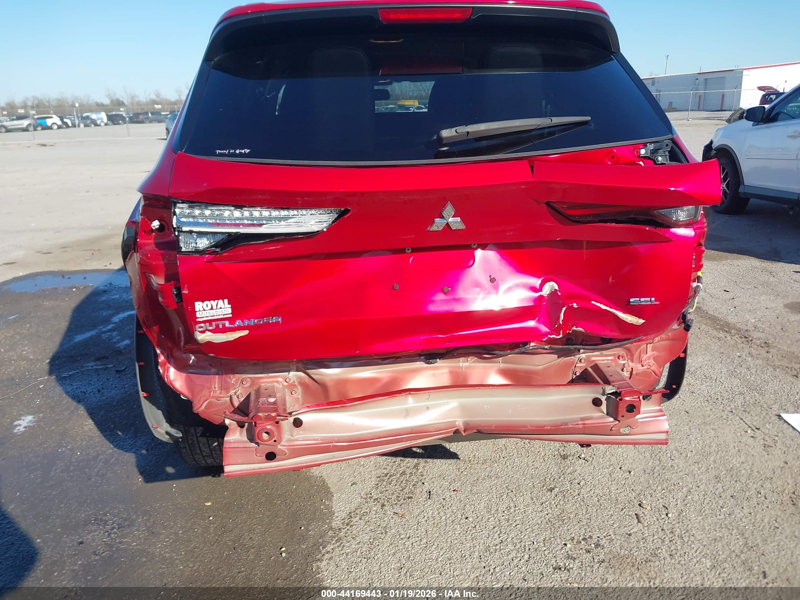 MITSUBISHI OUTLANDER image 6