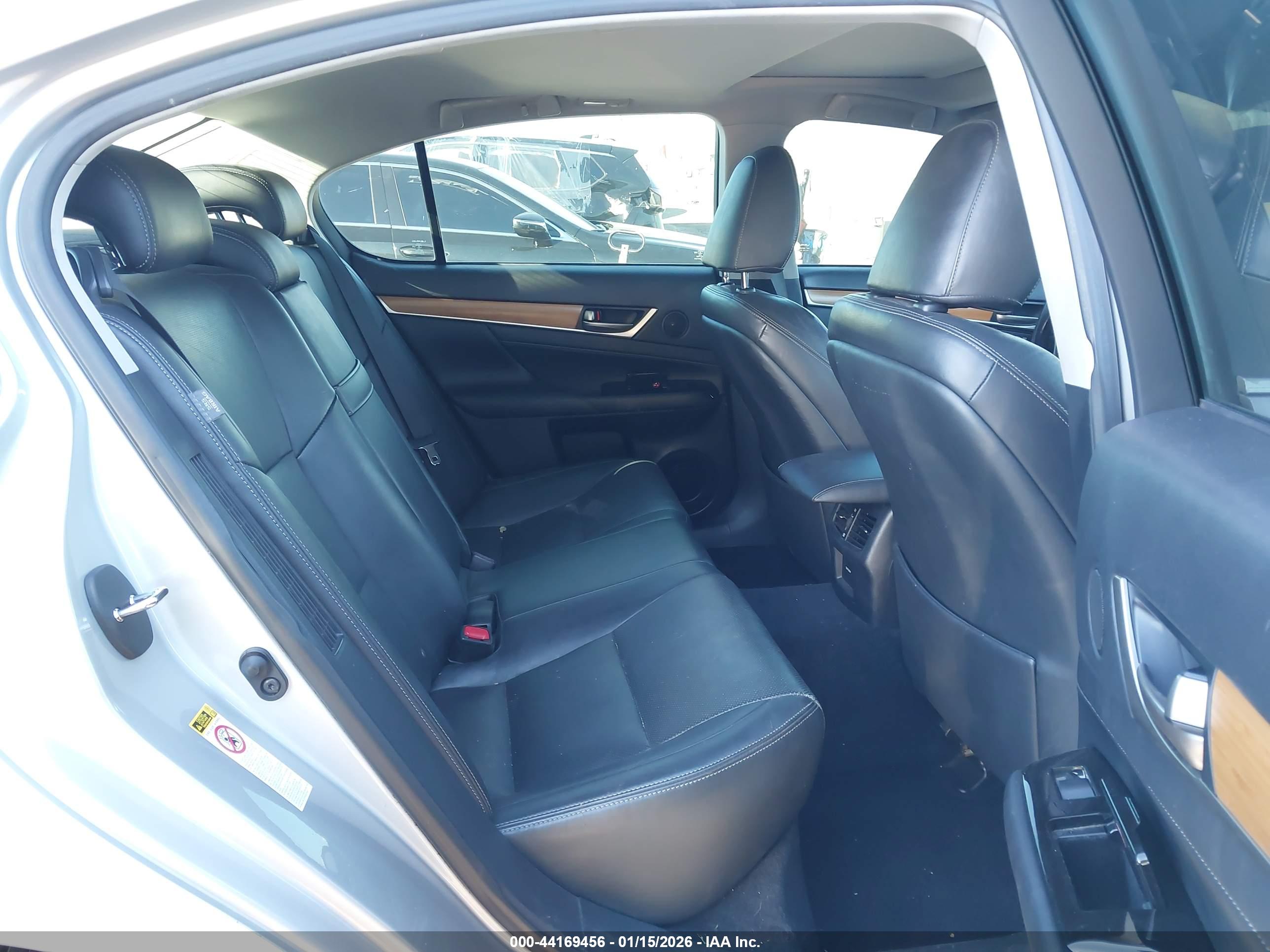 LEXUS GS image 8