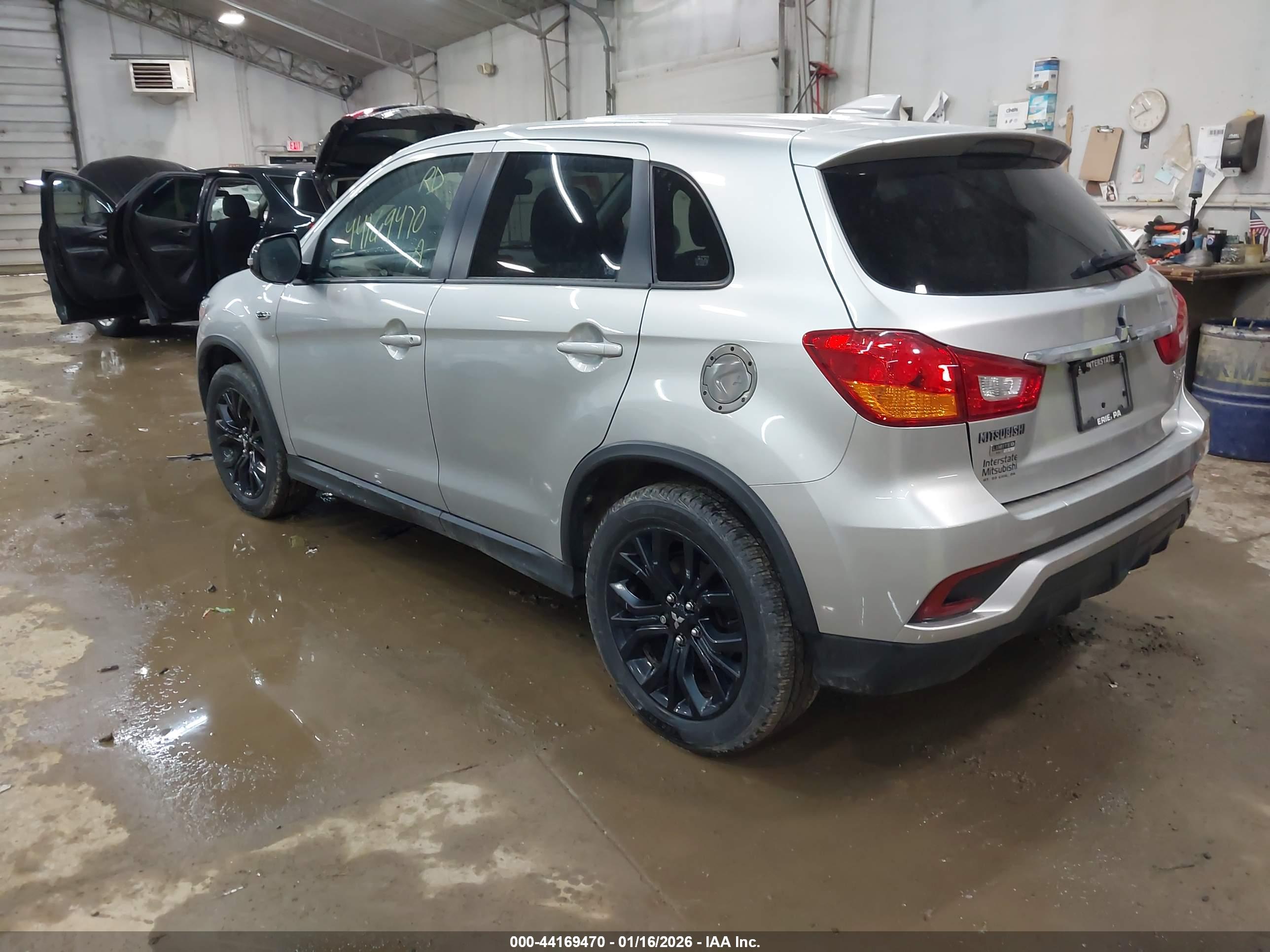 MITSUBISHI OUTLANDER image 3