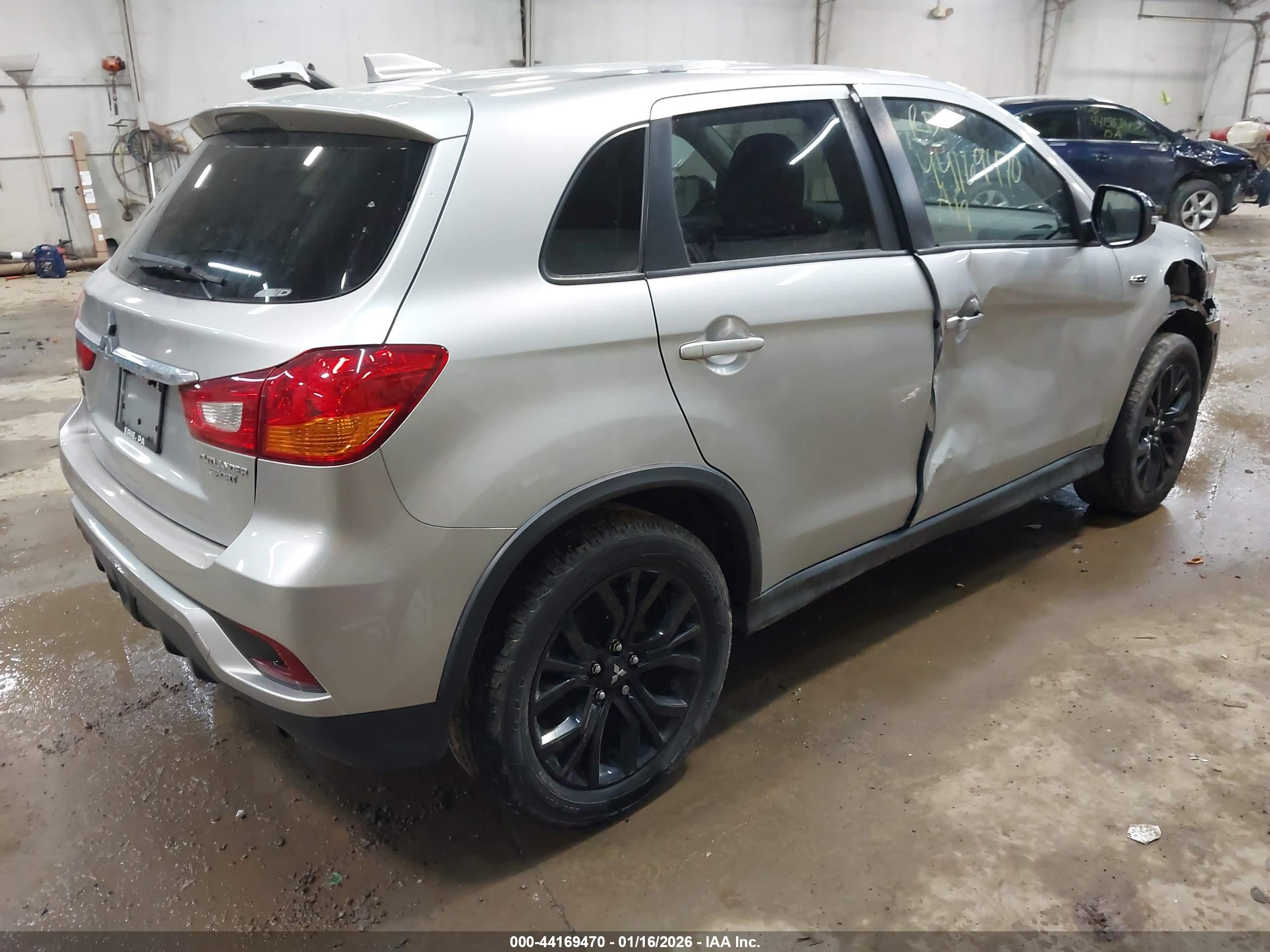 MITSUBISHI OUTLANDER image 4