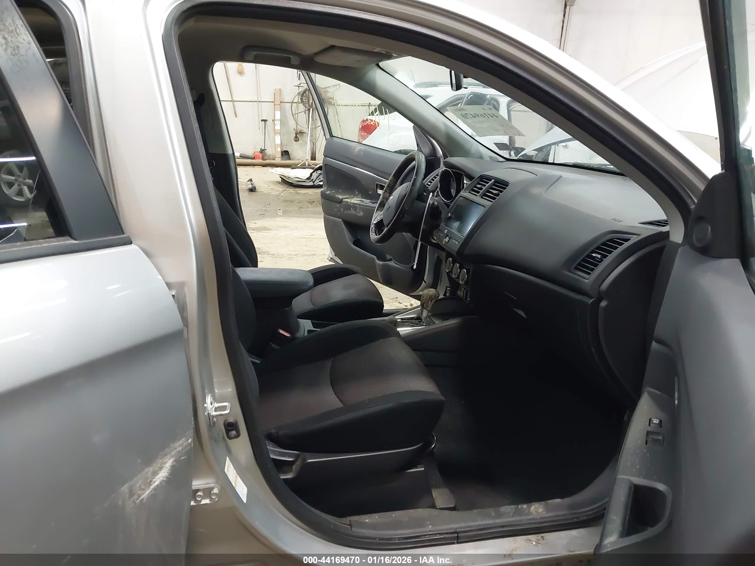 MITSUBISHI OUTLANDER image 5