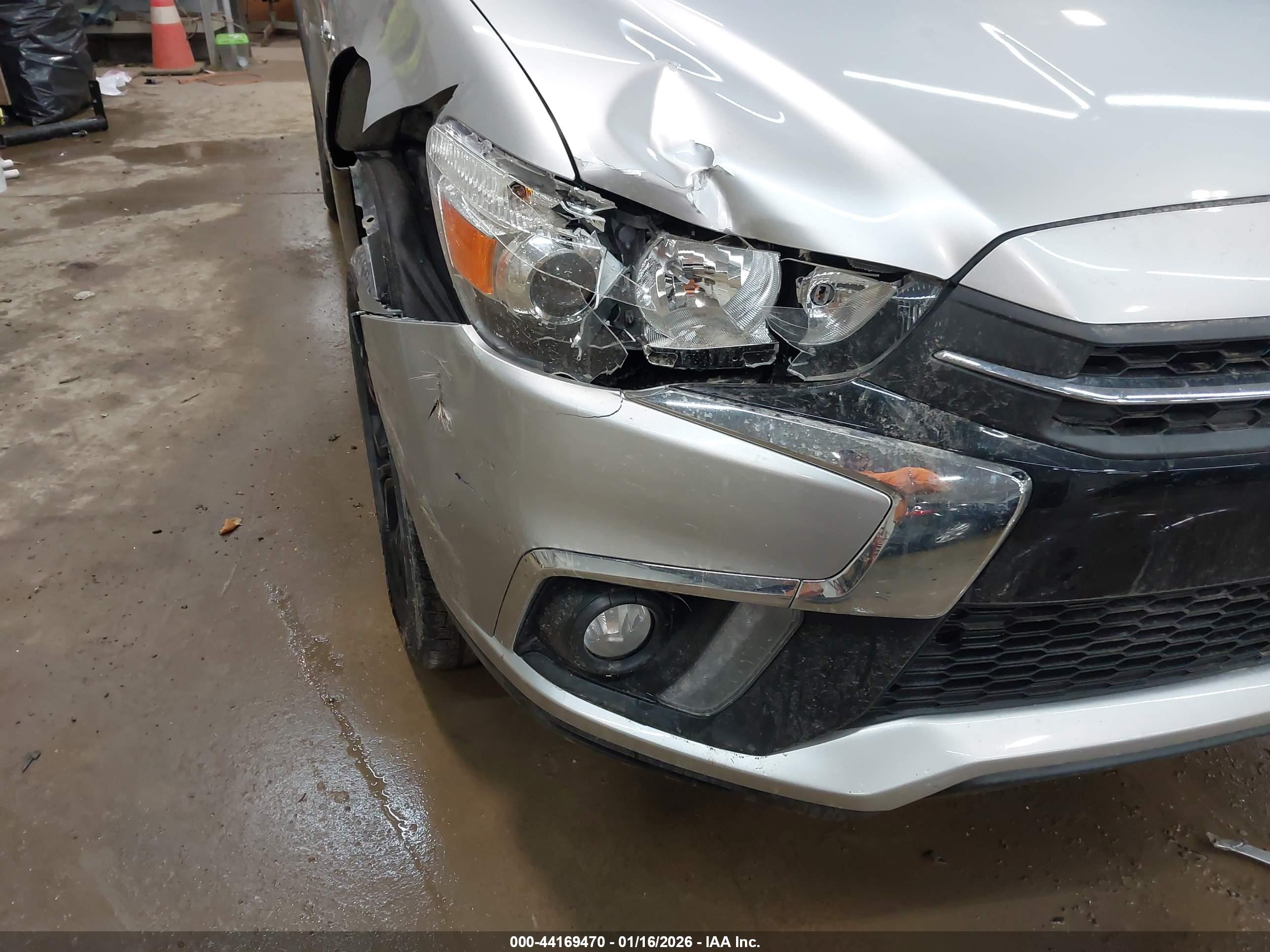 MITSUBISHI OUTLANDER image 6