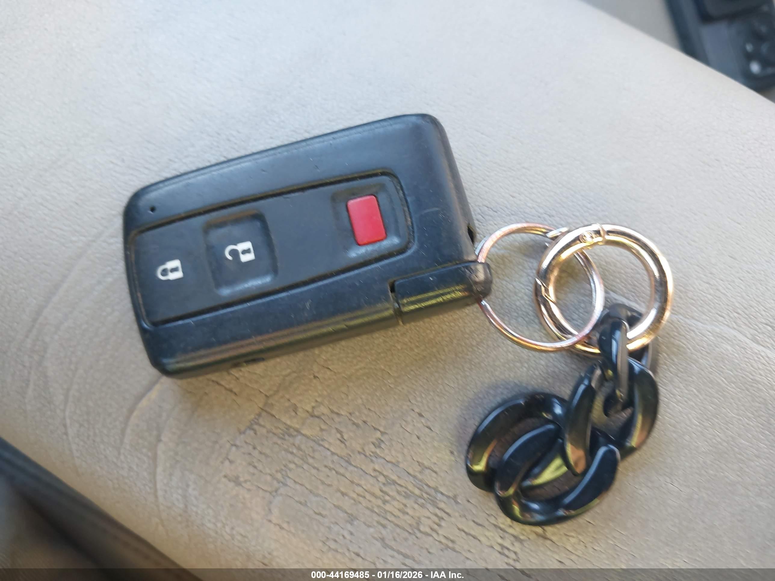 TOYOTA PRIUS image 11