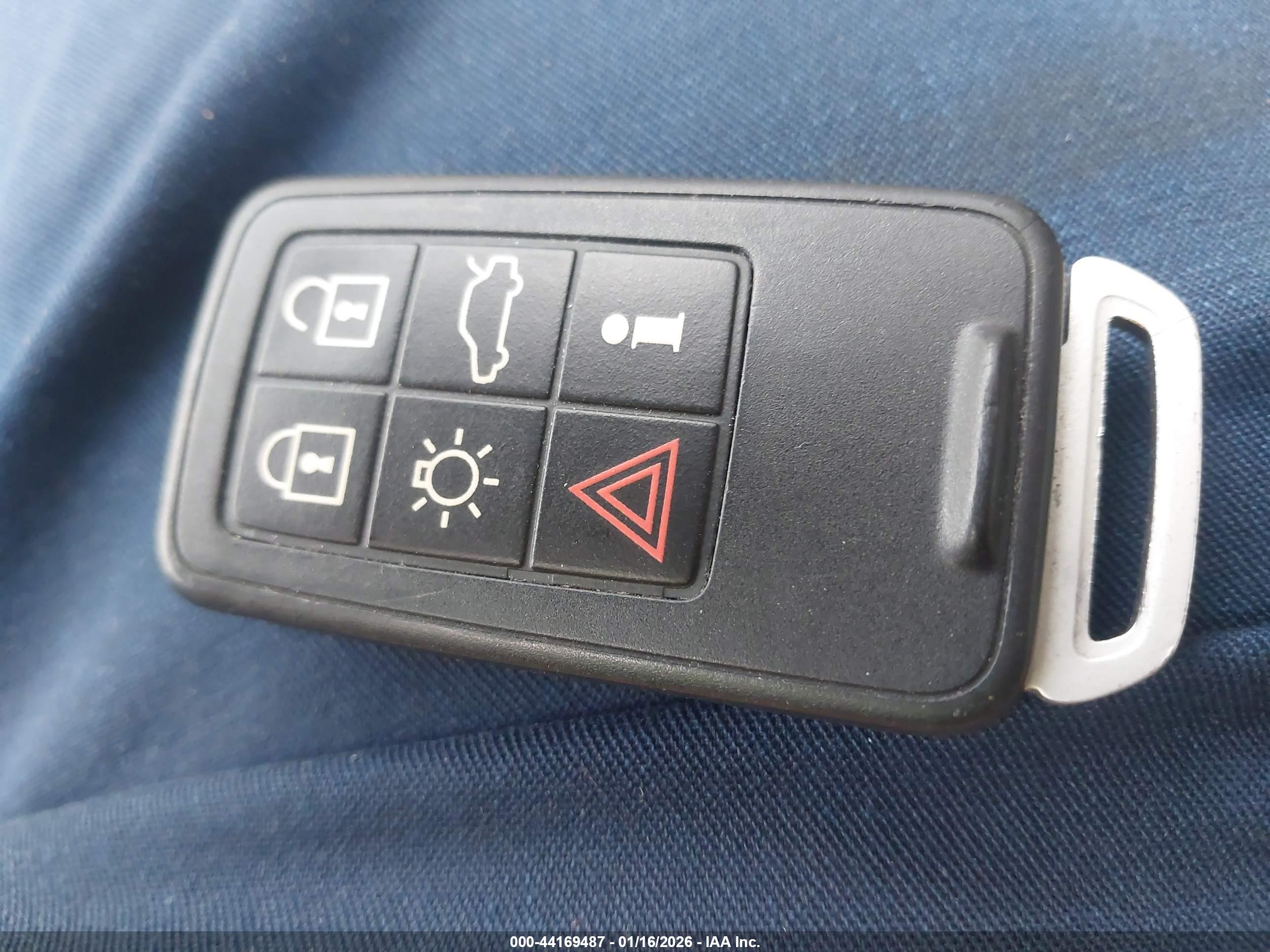 VOLVO XC60 image 11