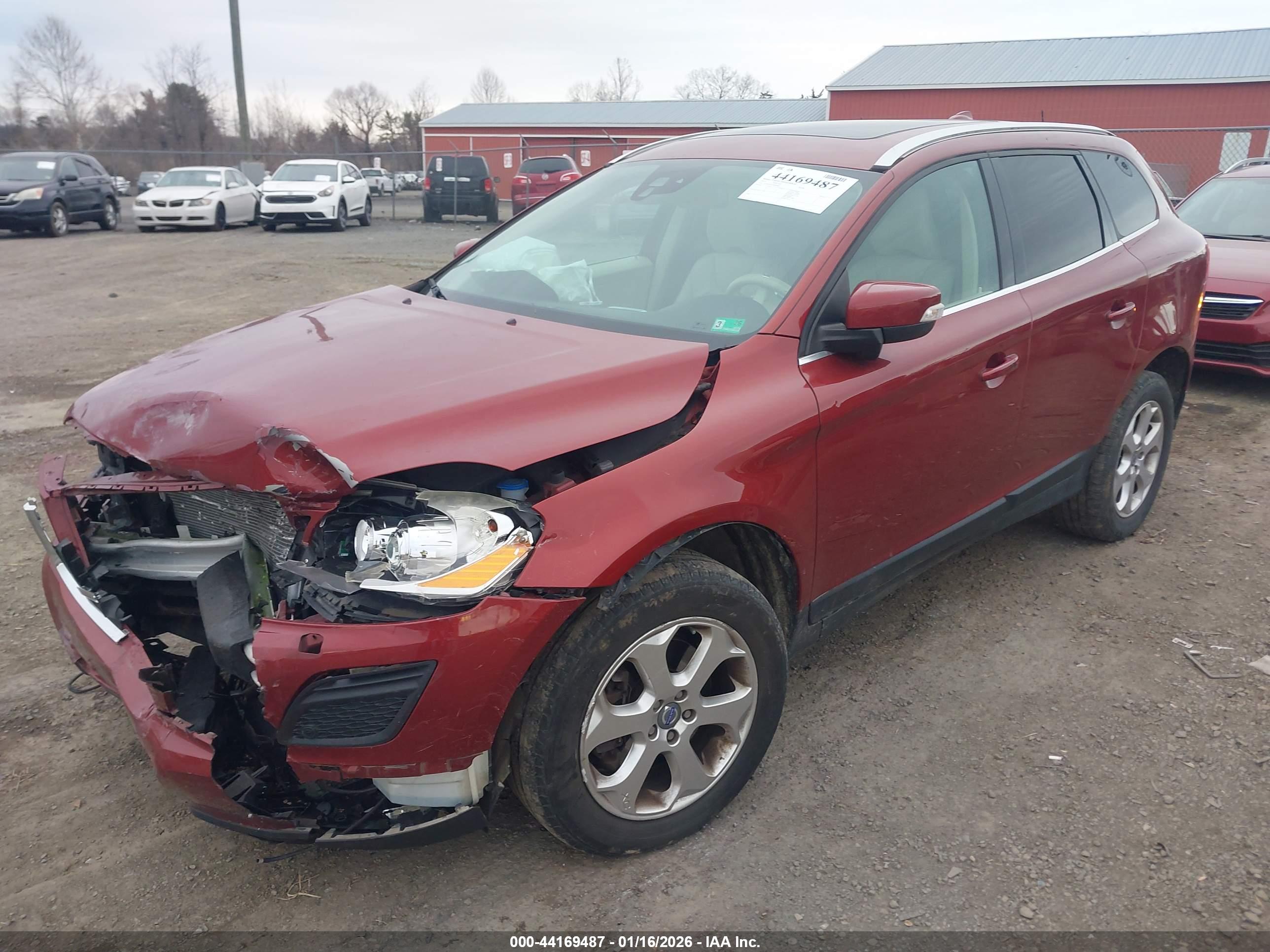 VOLVO XC60 image 2