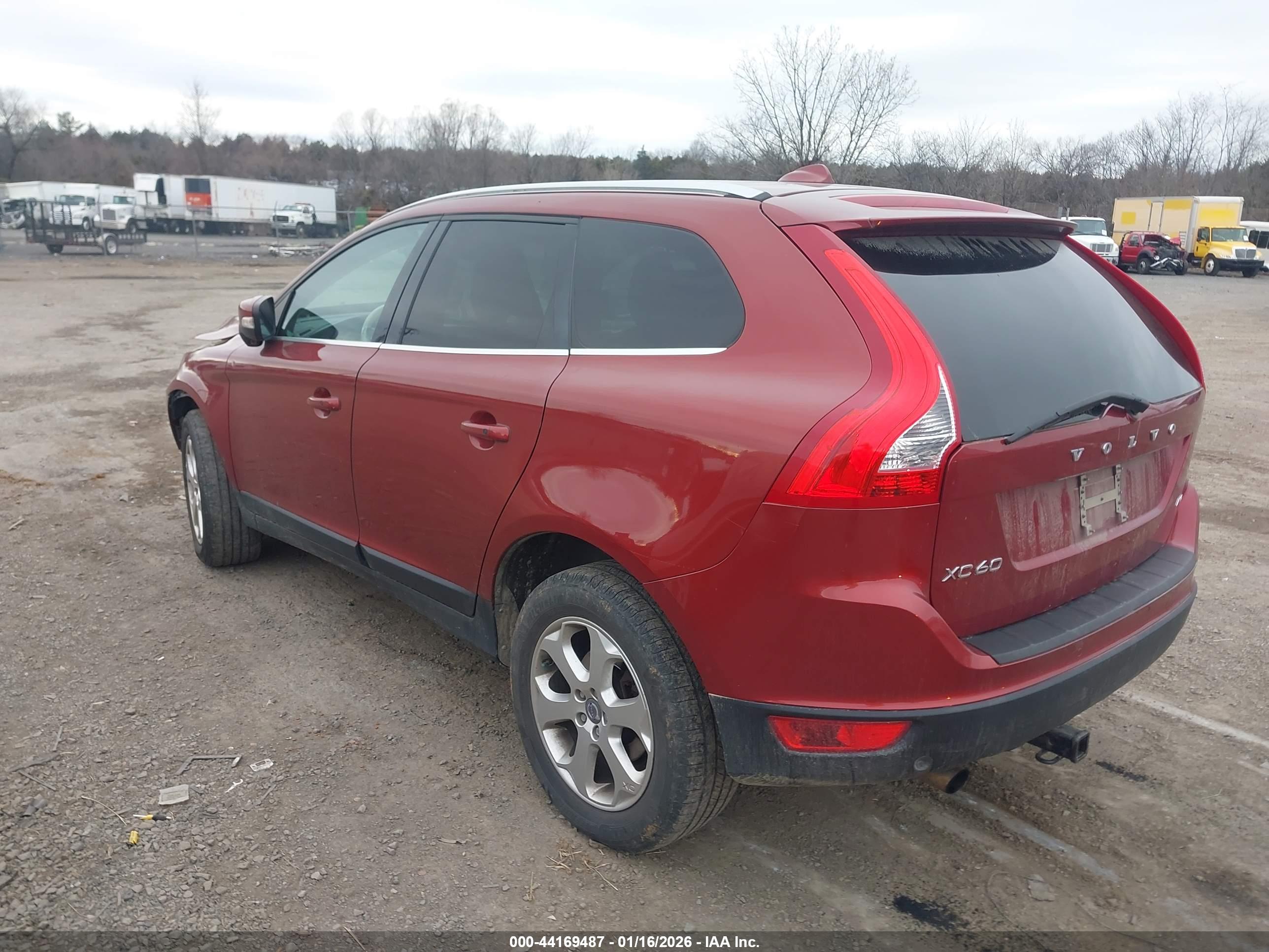 VOLVO XC60 image 3
