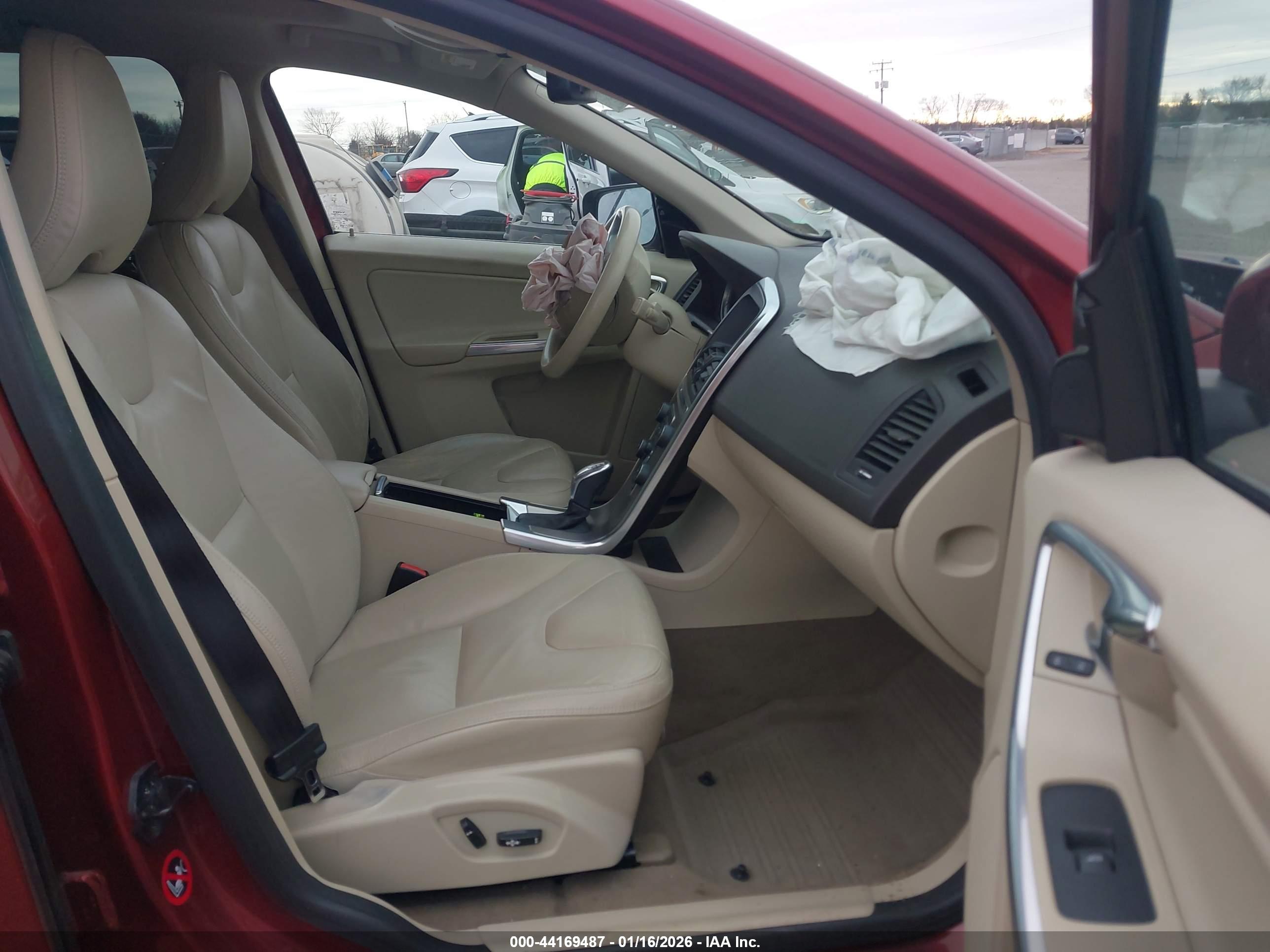 VOLVO XC60 image 5