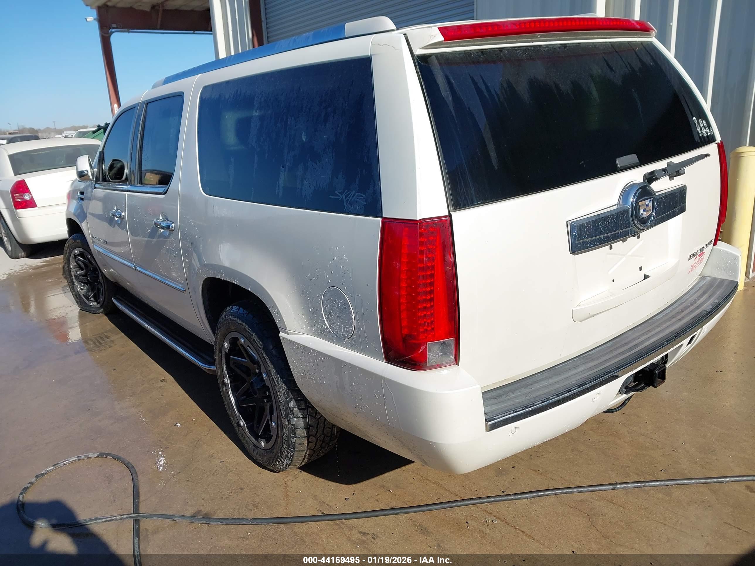 CADILLAC ESCALADE image 3