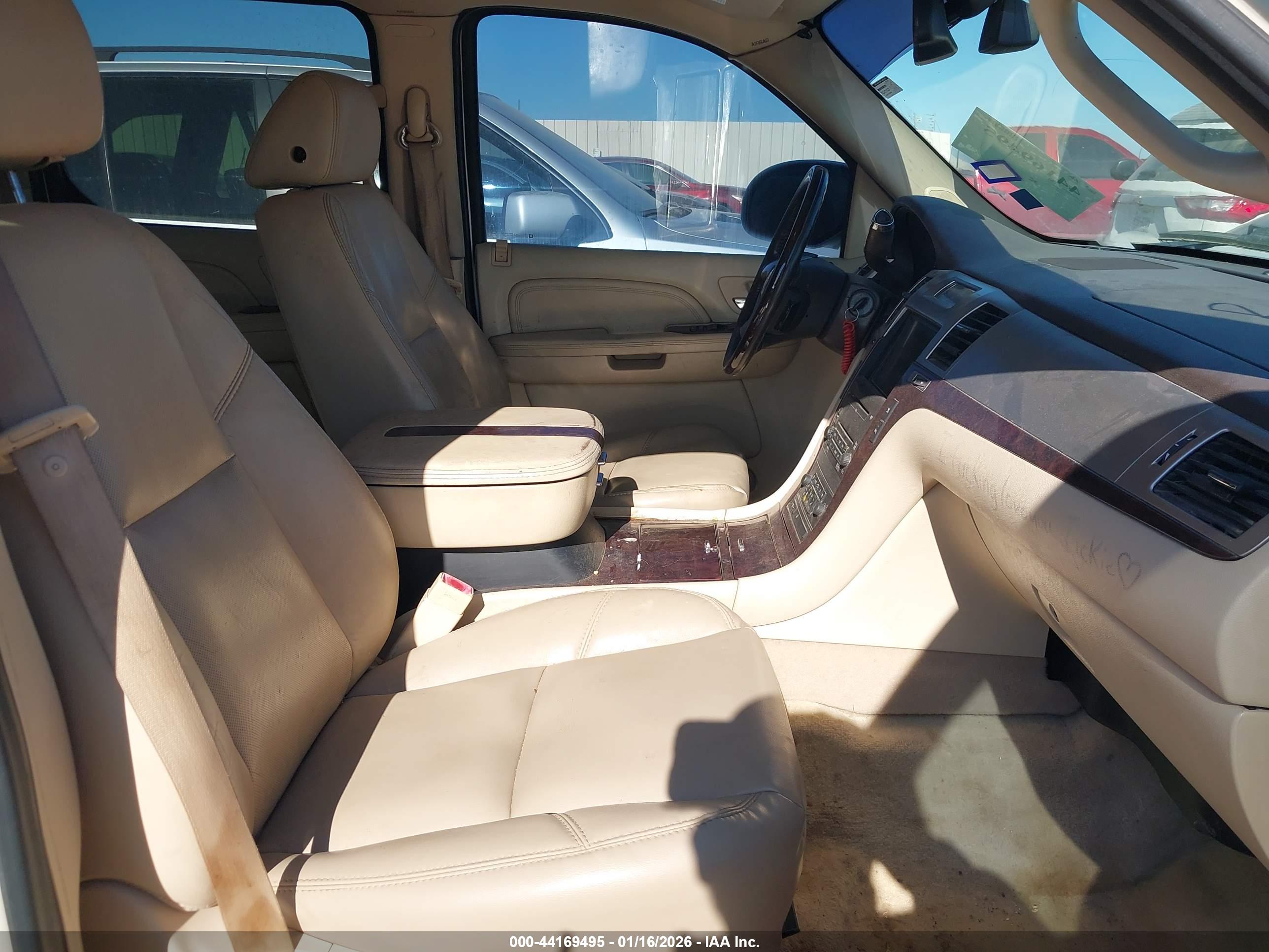 CADILLAC ESCALADE image 5