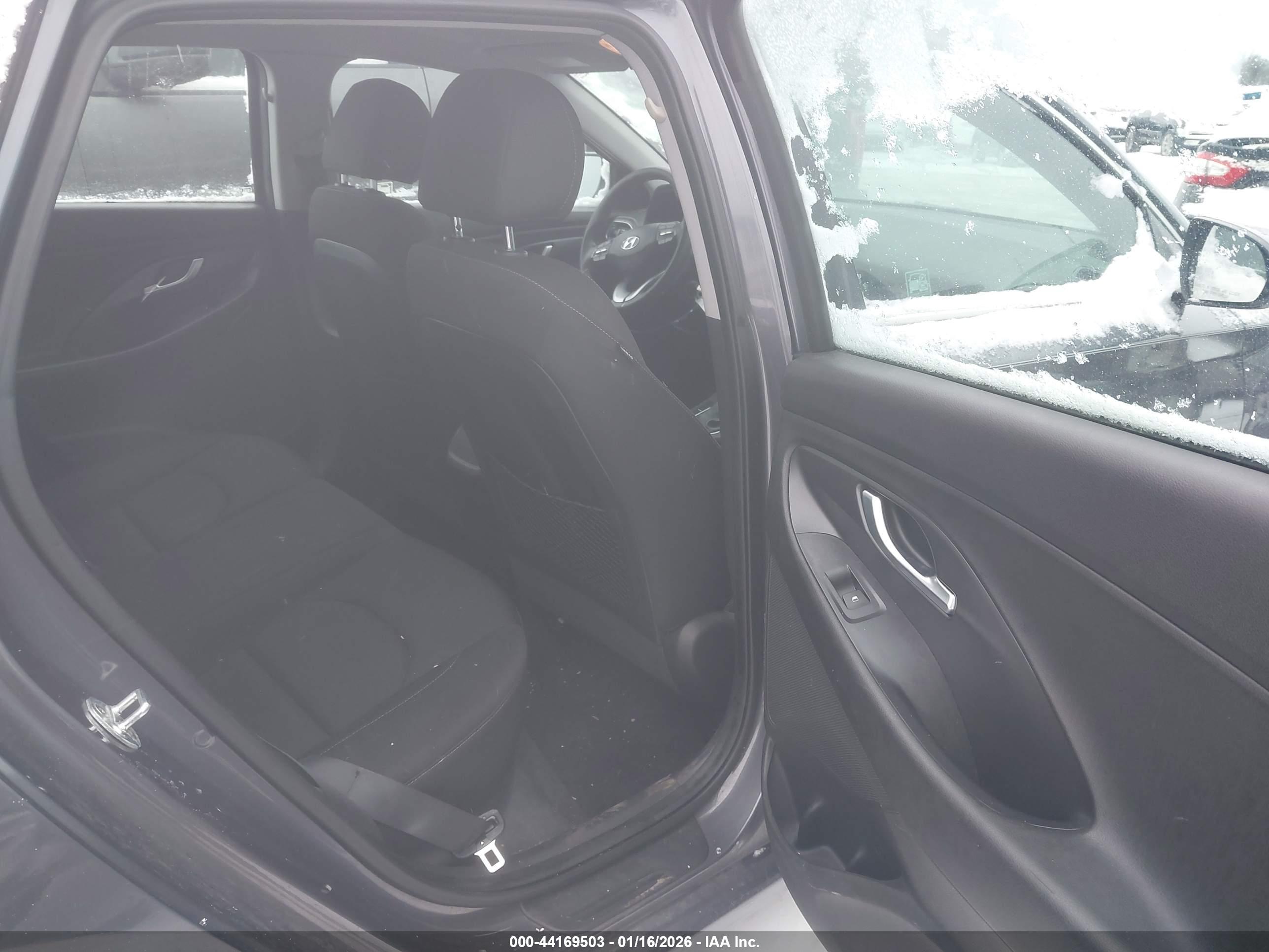 HYUNDAI ELANTRA image 8