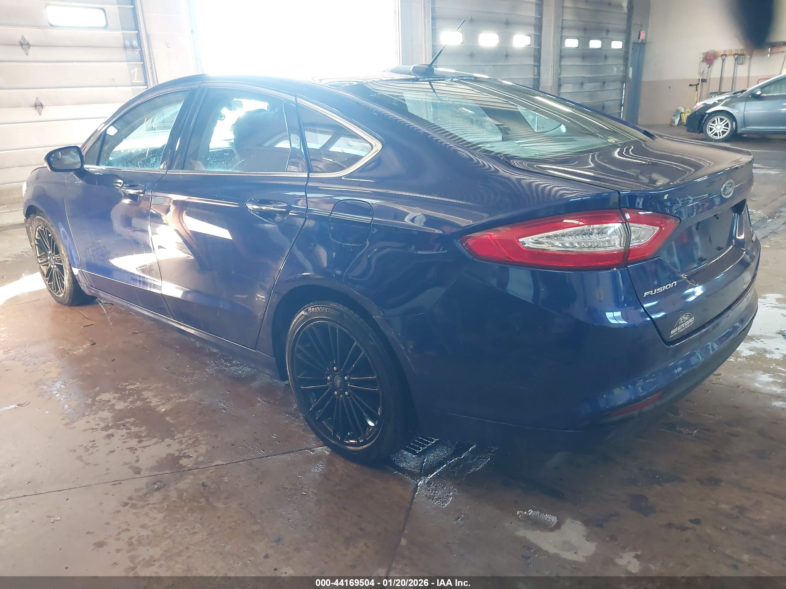 FORD FUSION image 3