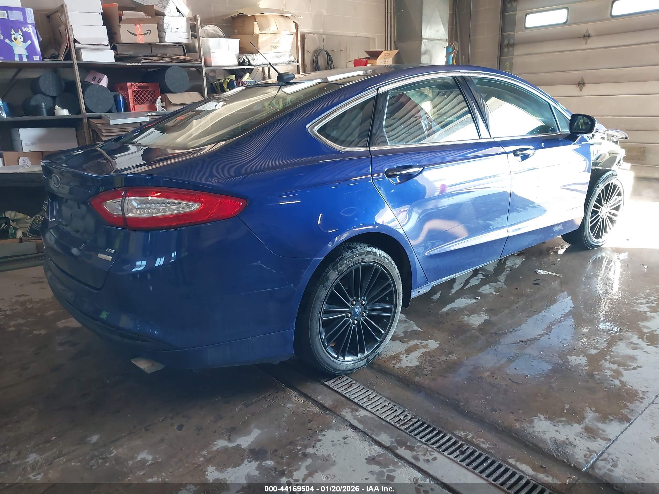 FORD FUSION image 4