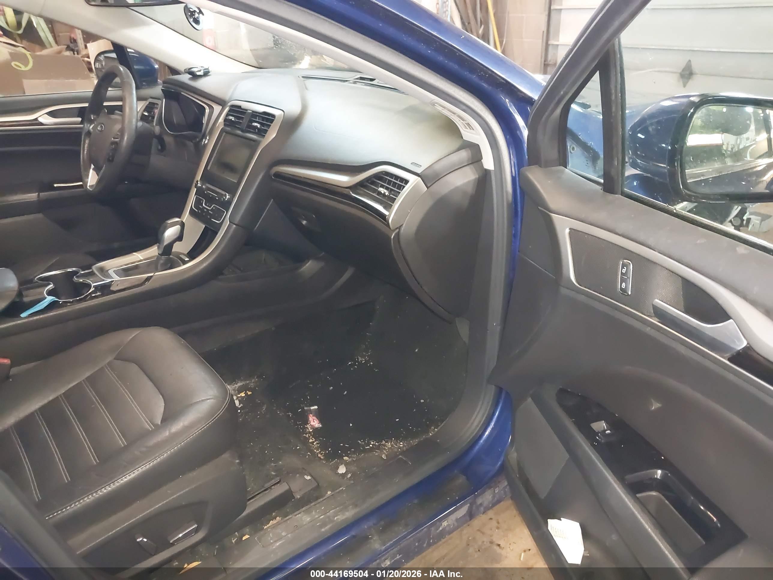 FORD FUSION image 5