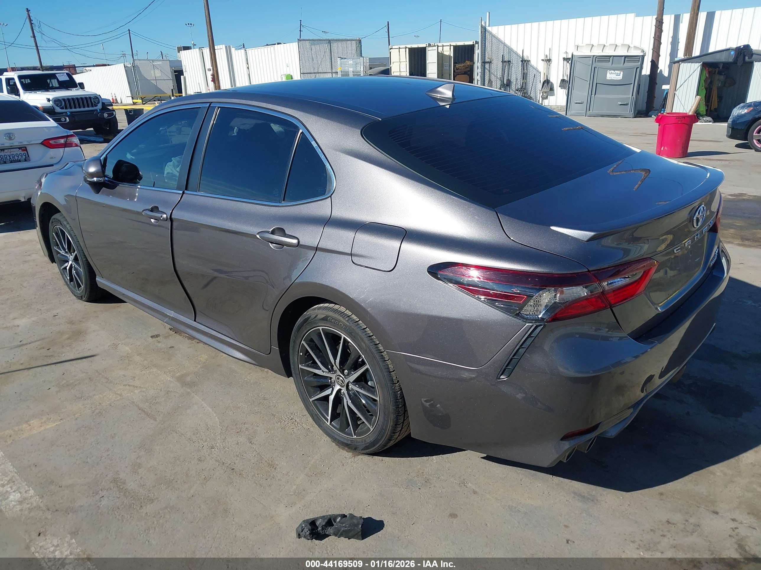 TOYOTA CAMRY image 3