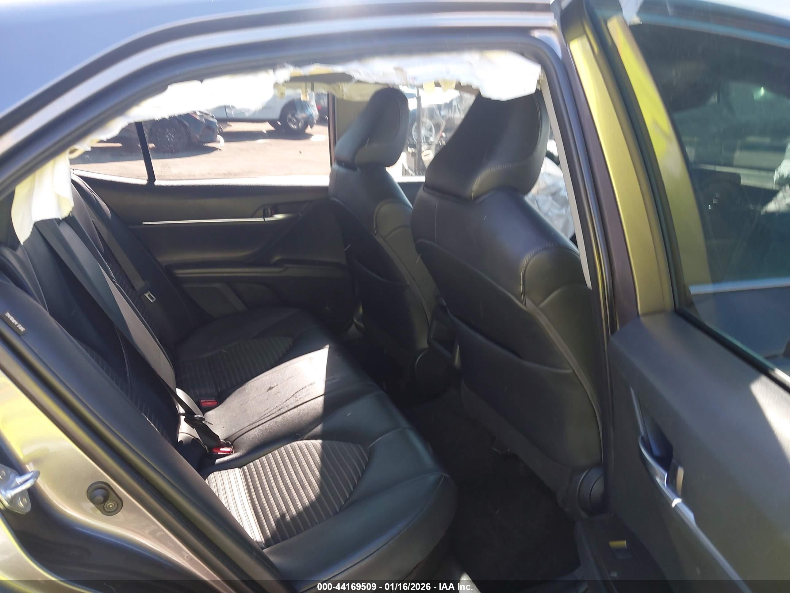 TOYOTA CAMRY image 8