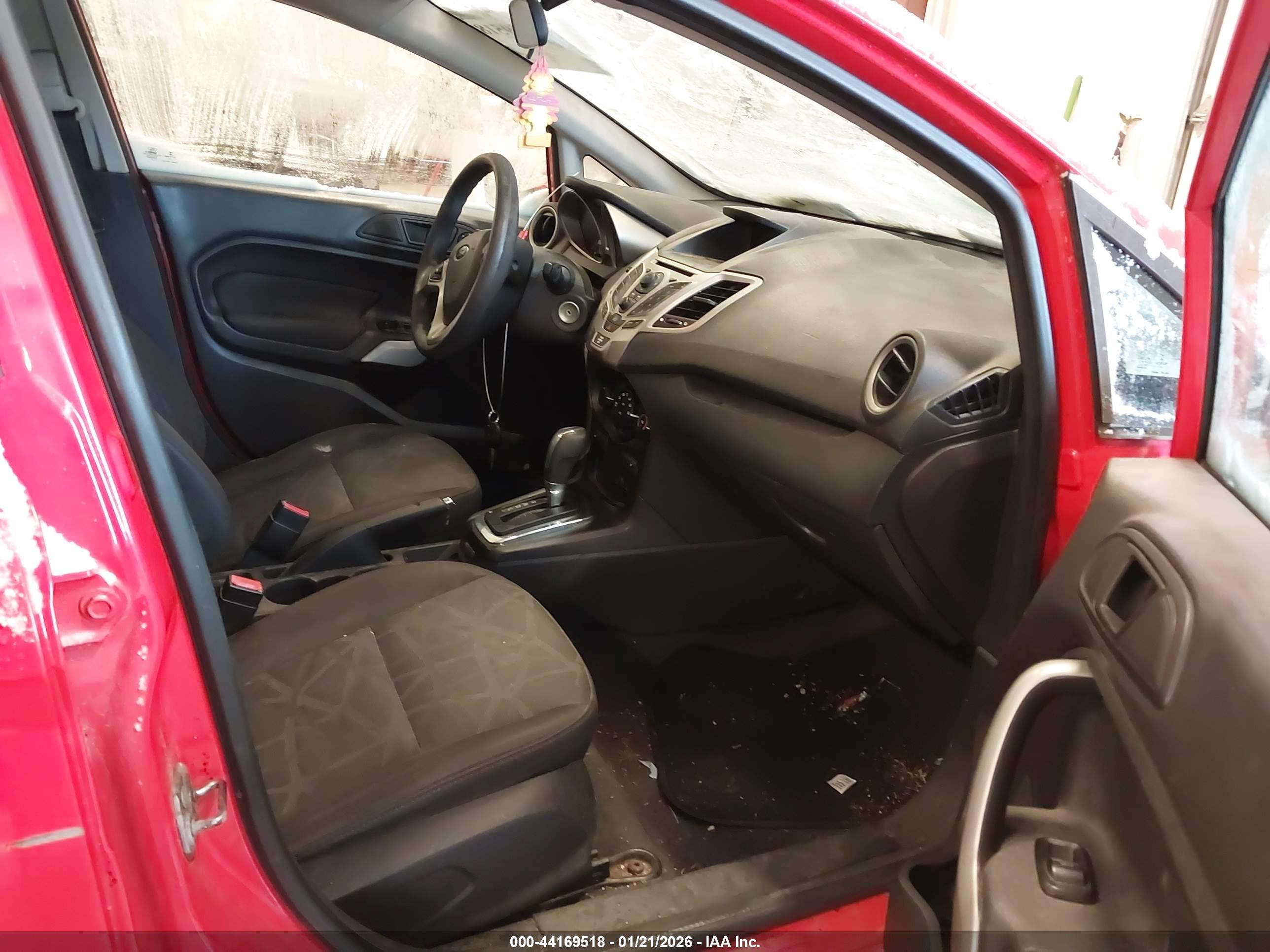 FORD FIESTA image 5