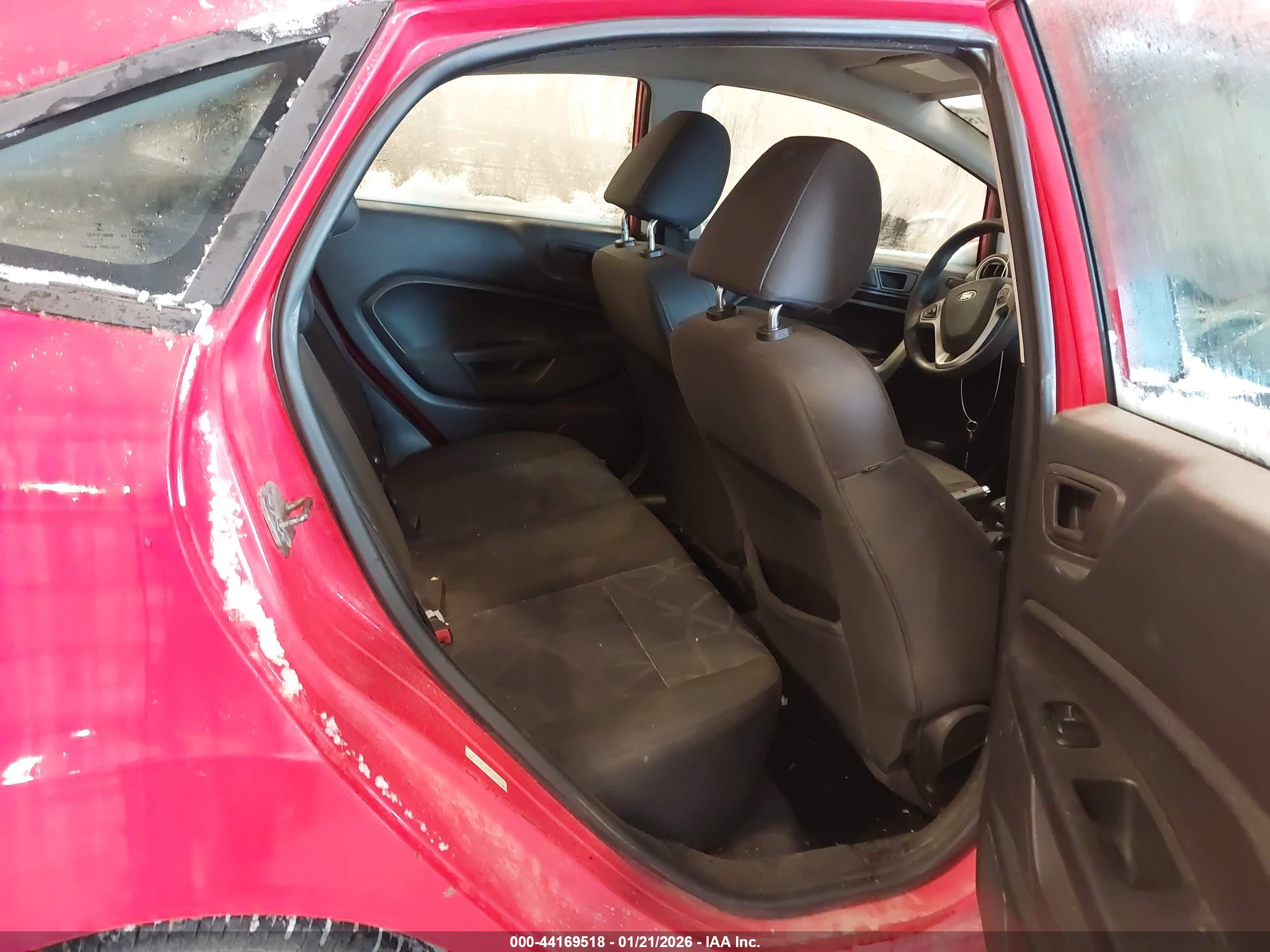 FORD FIESTA image 8
