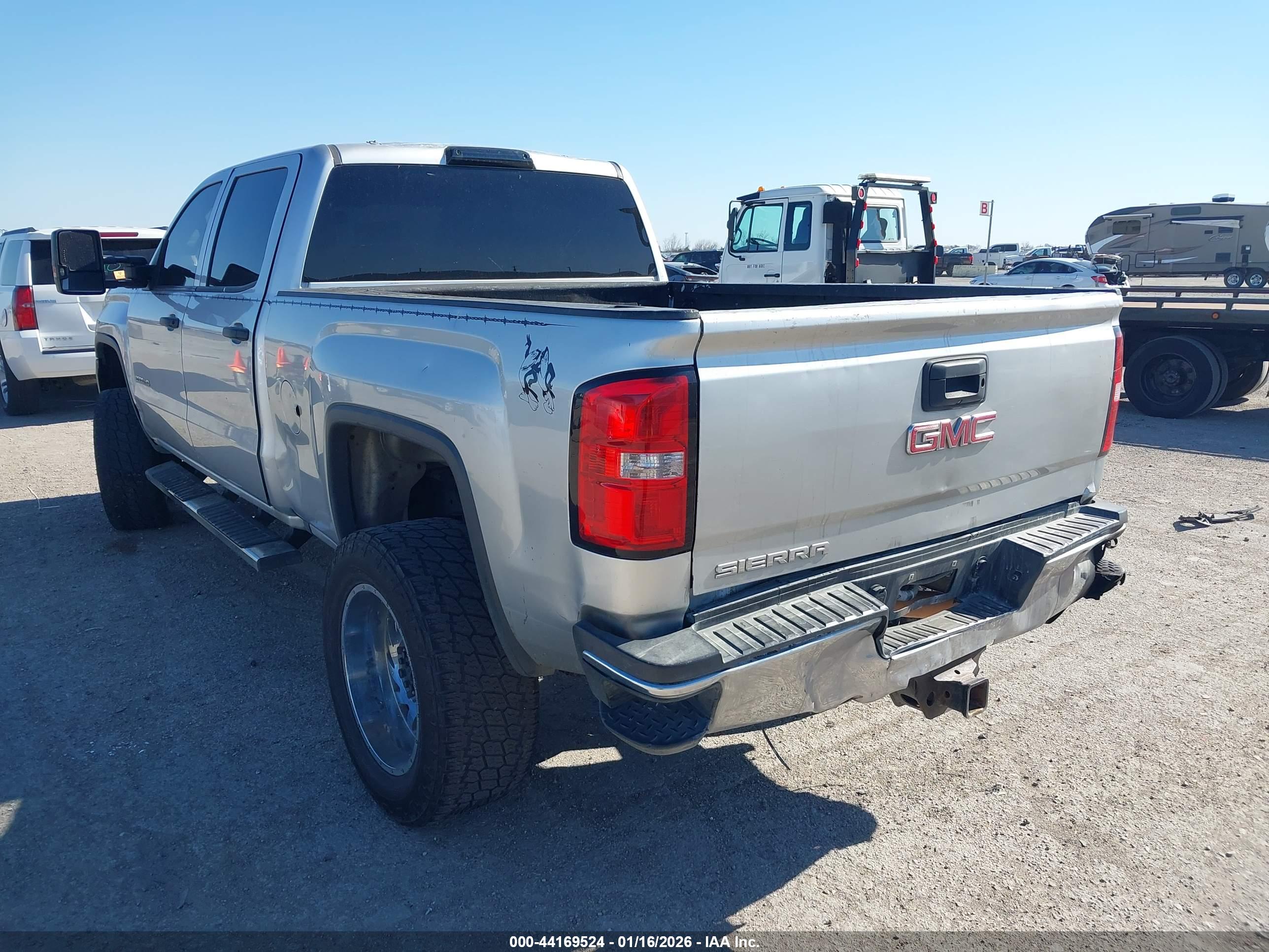 GMC SIERRA image 3