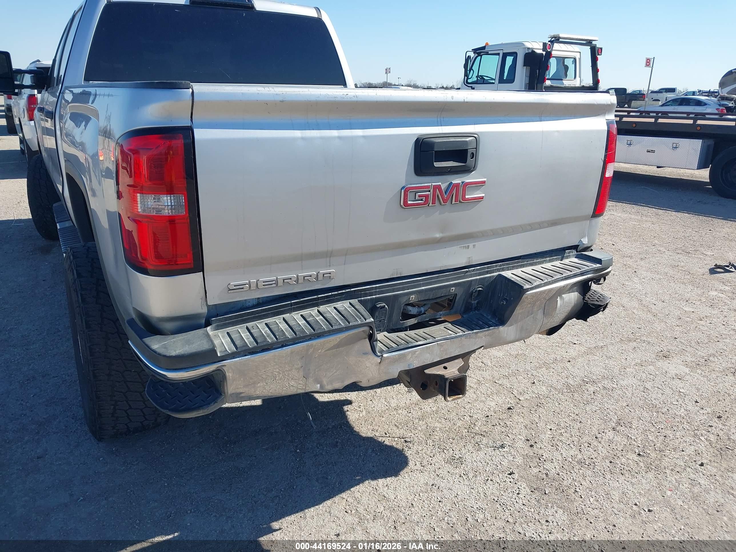 GMC SIERRA image 6