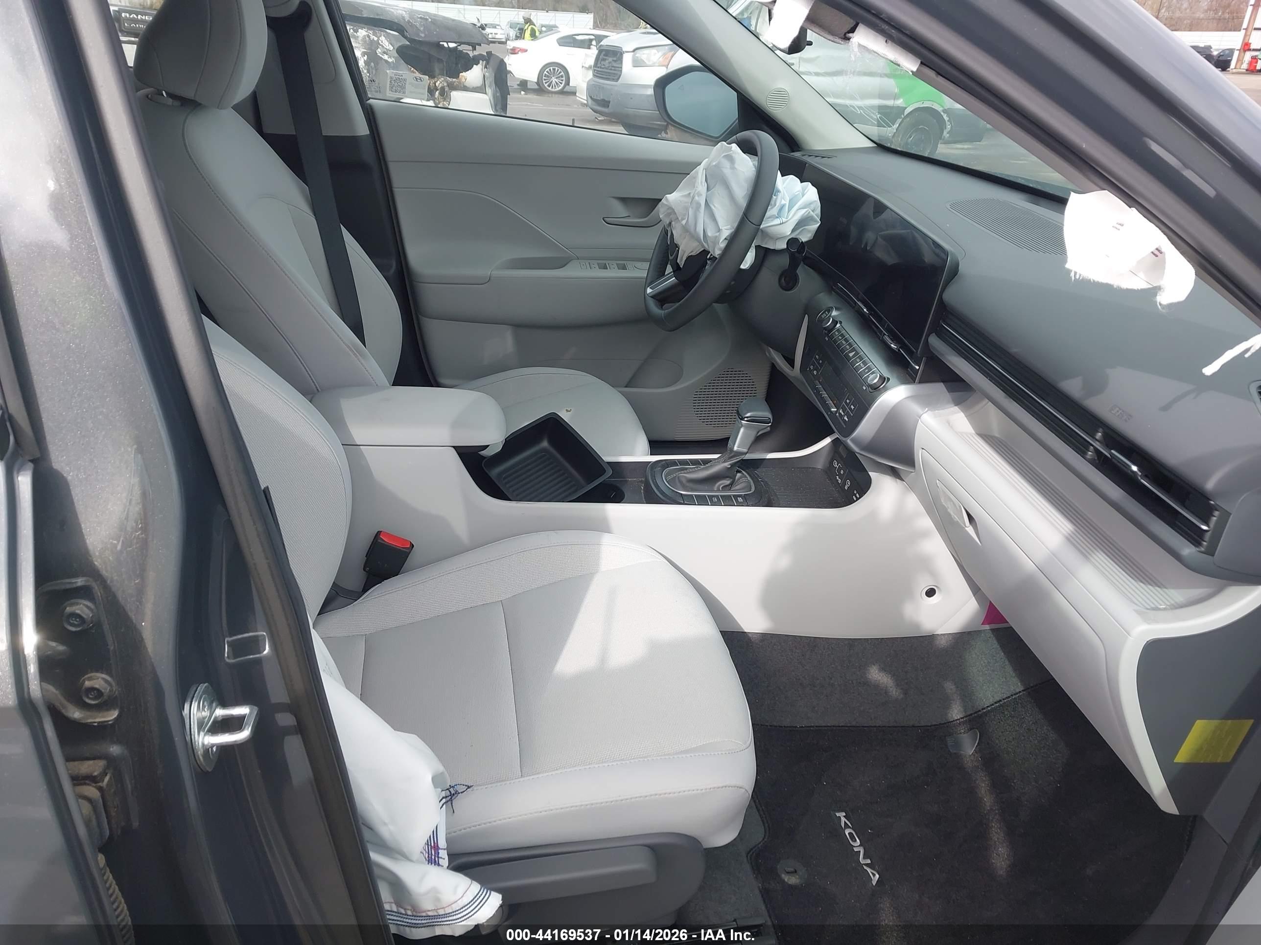 HYUNDAI KONA image 5