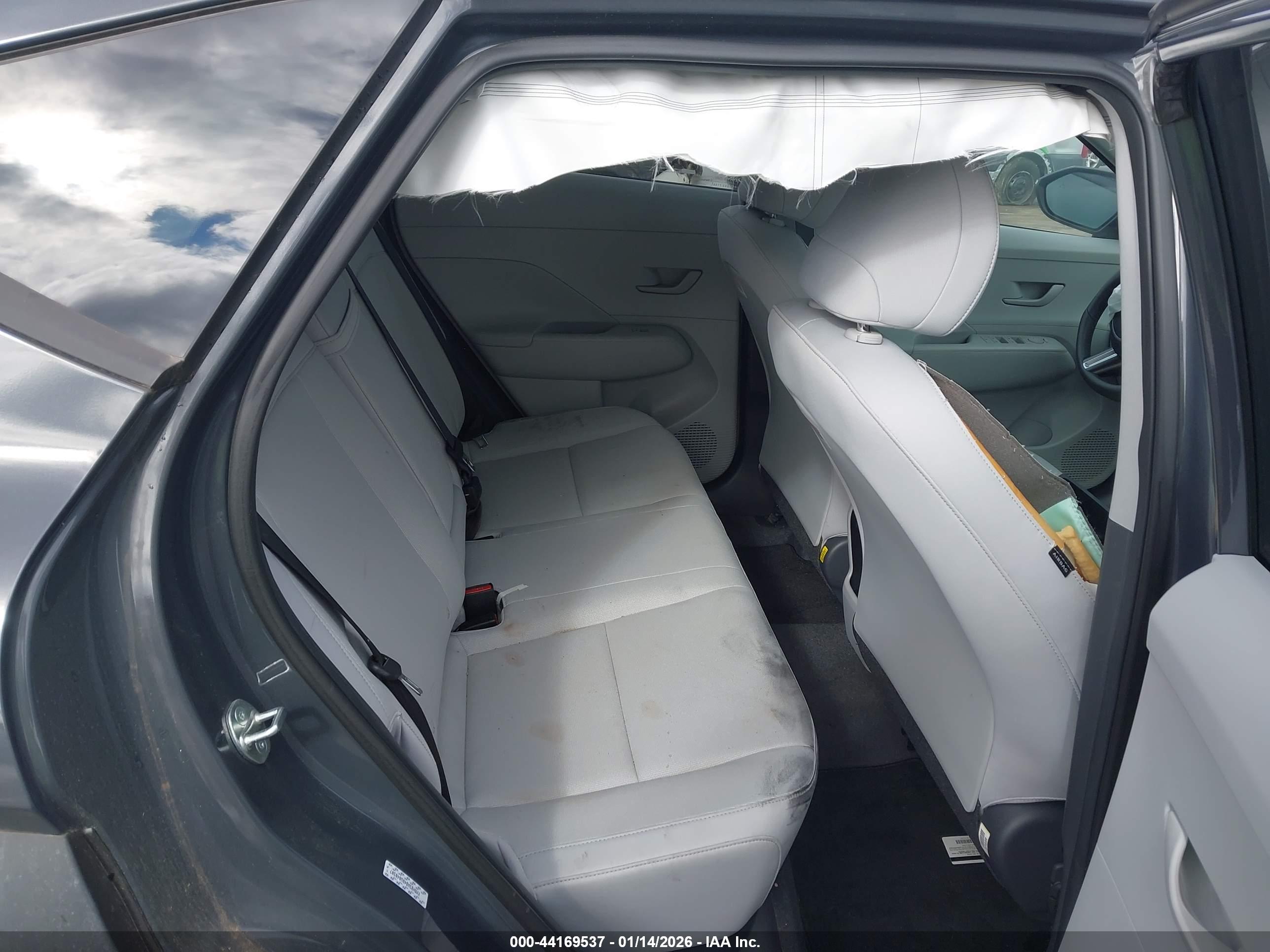 HYUNDAI KONA image 8