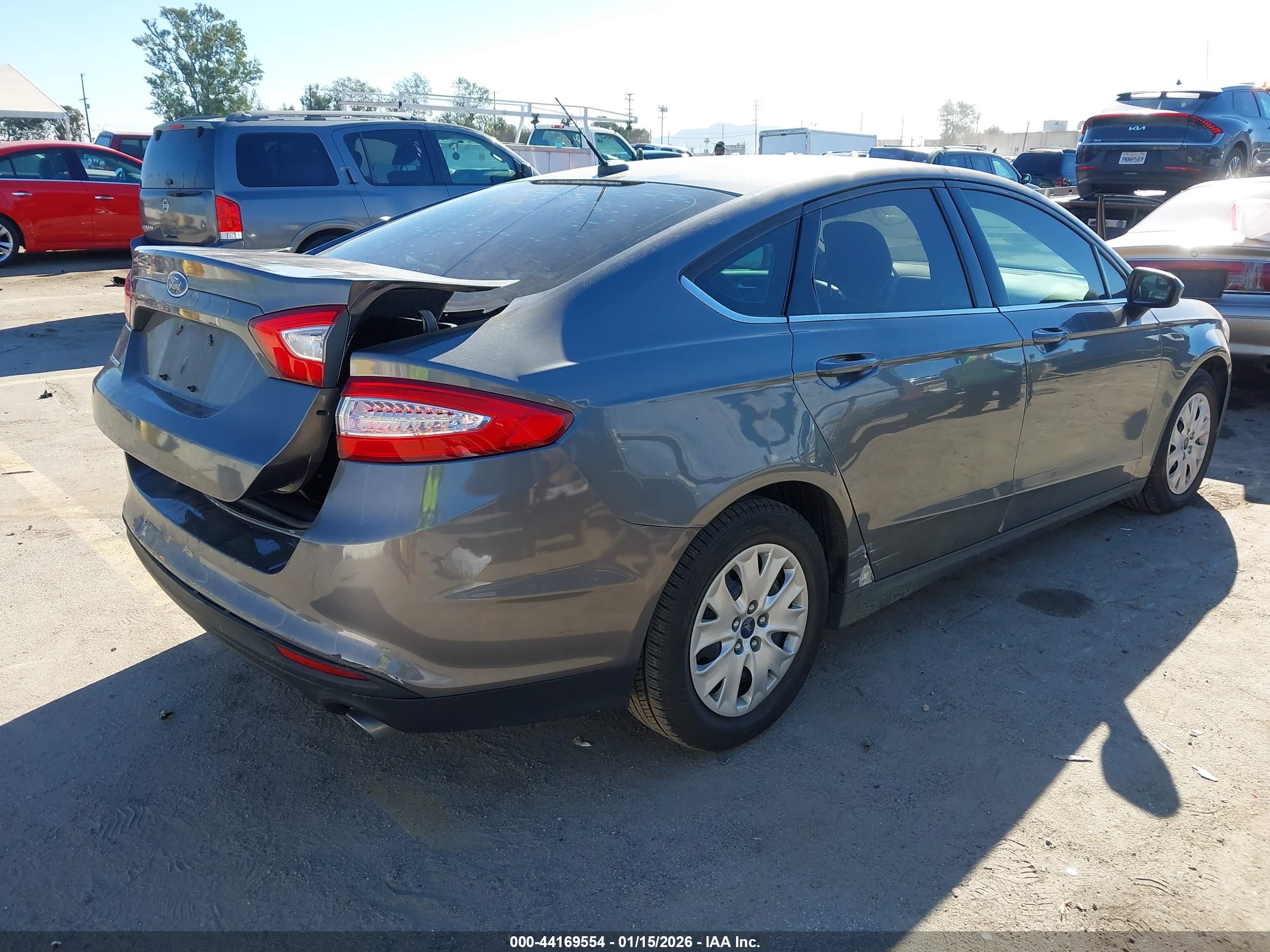 FORD FUSION image 4