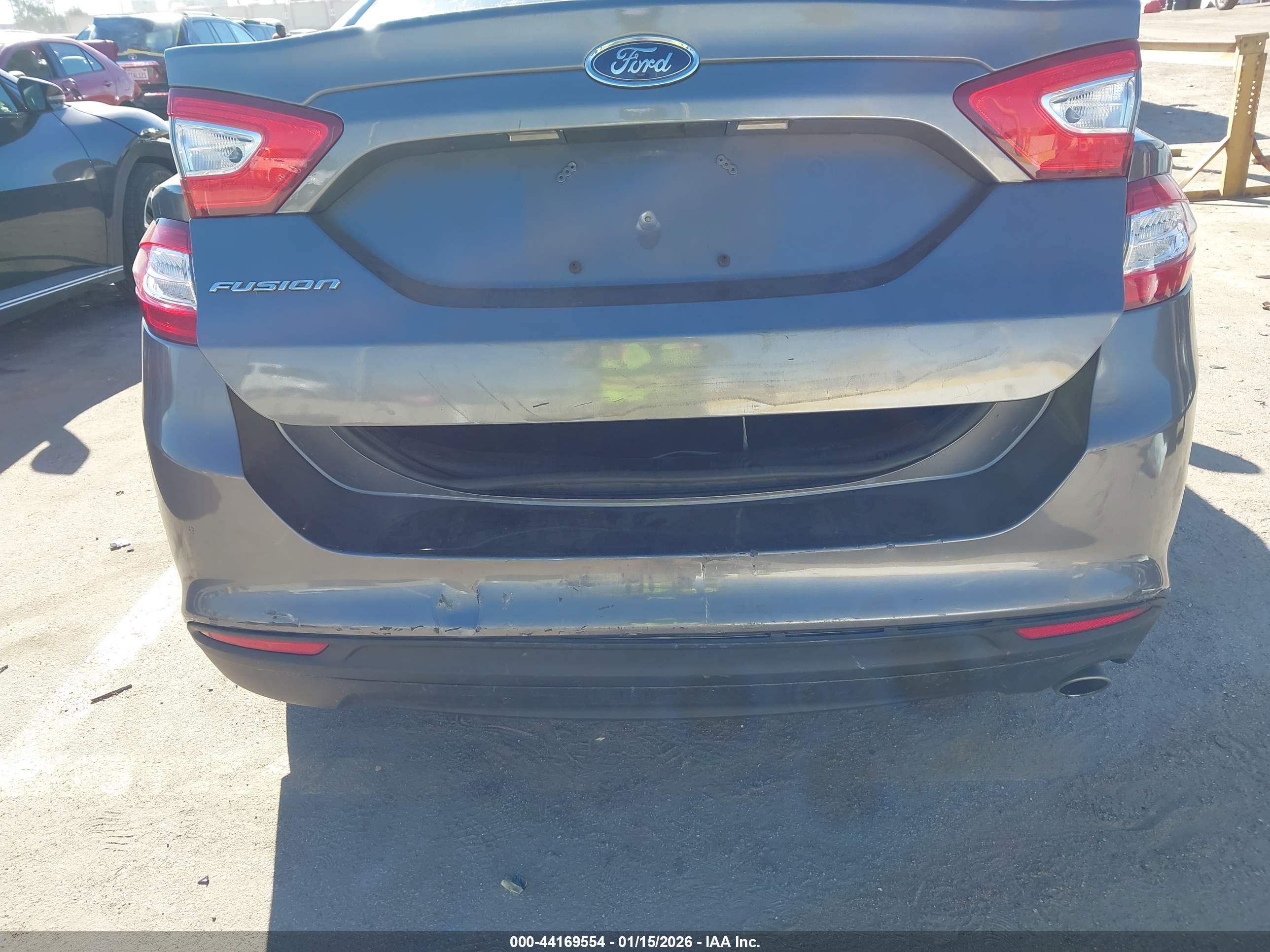 FORD FUSION image 6