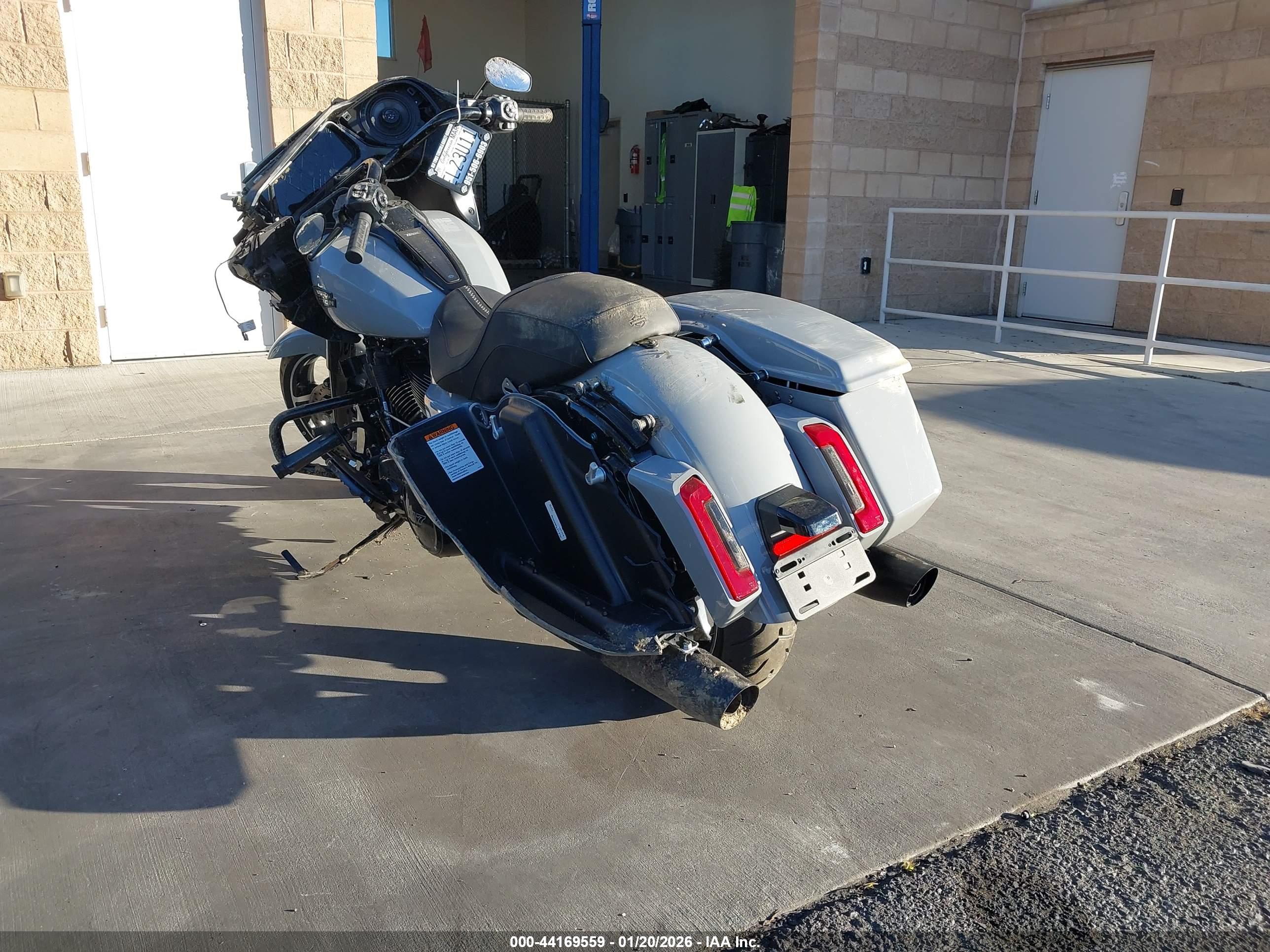 HARLEY-DAVIDSON FLTRX image 3