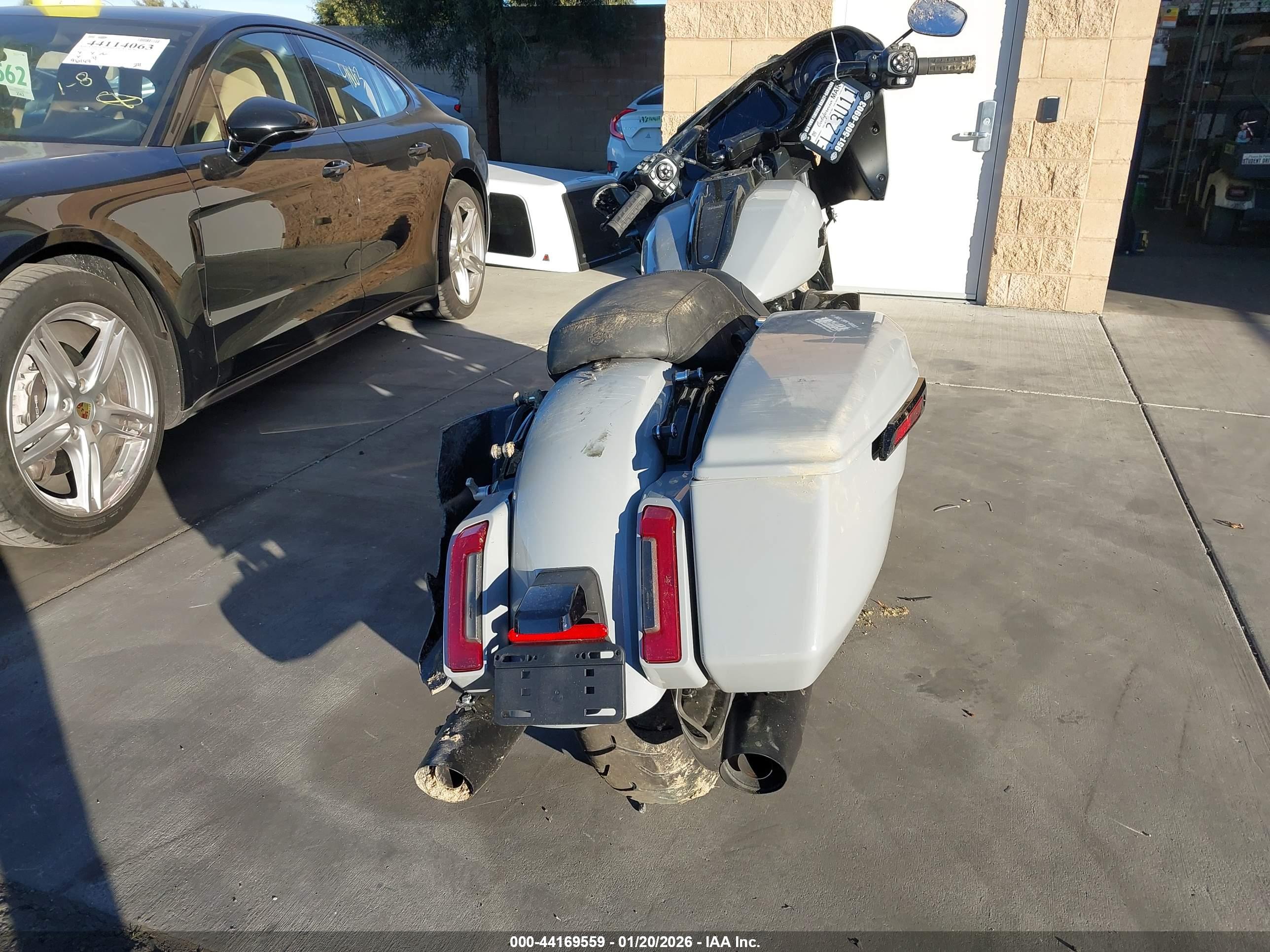 HARLEY-DAVIDSON FLTRX image 6