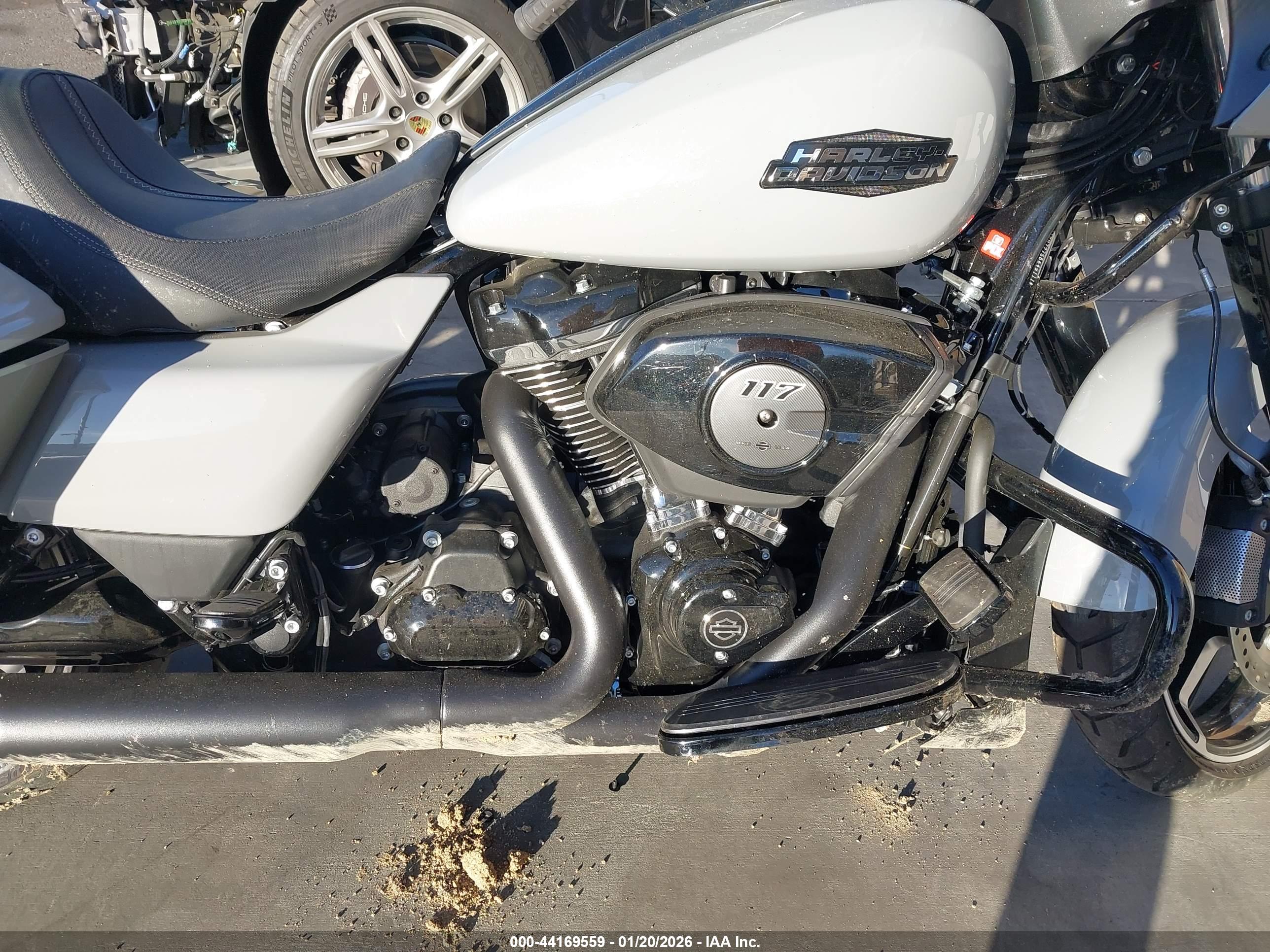 HARLEY-DAVIDSON FLTRX image 8
