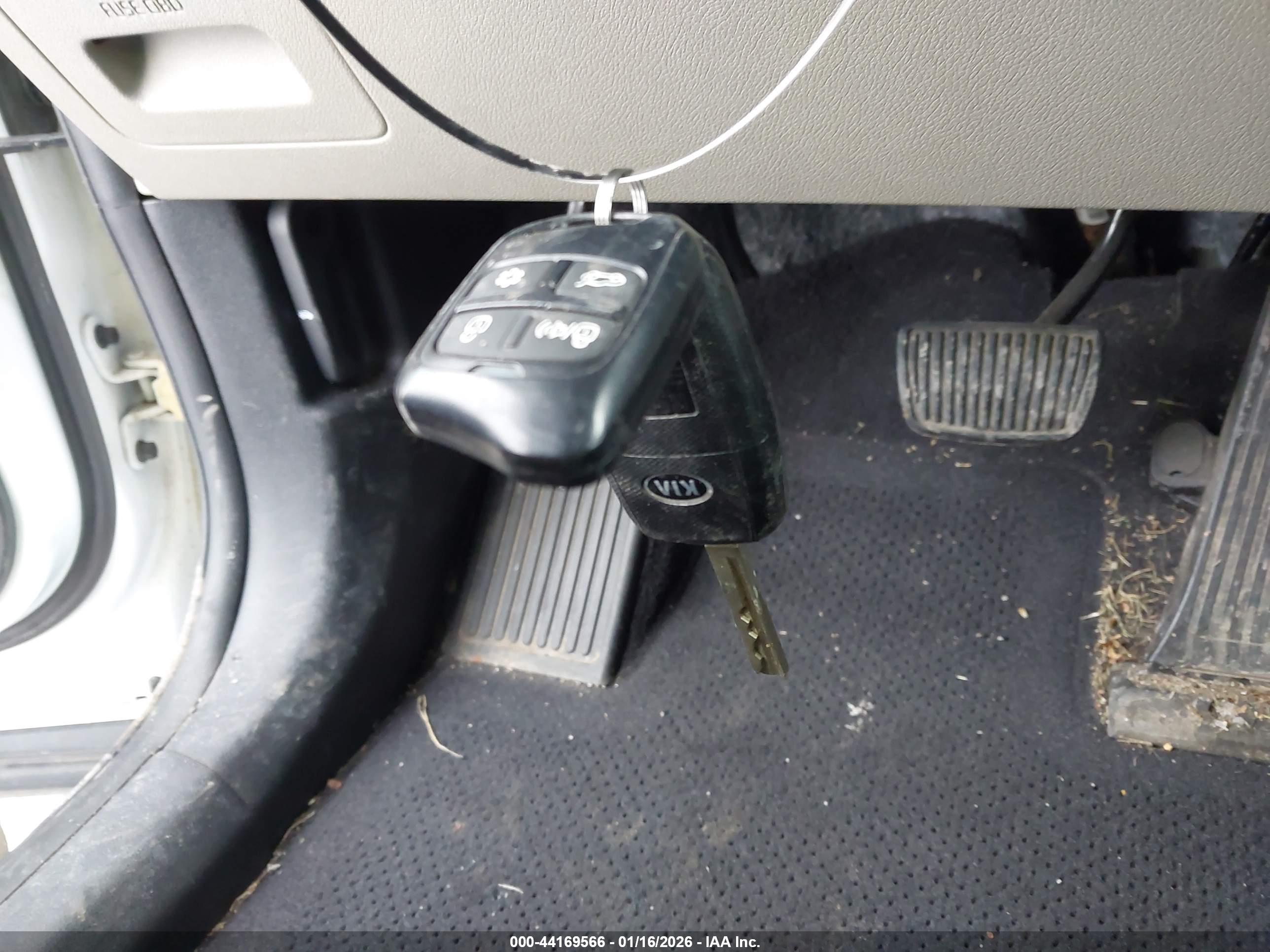 KIA SORENTO image 11