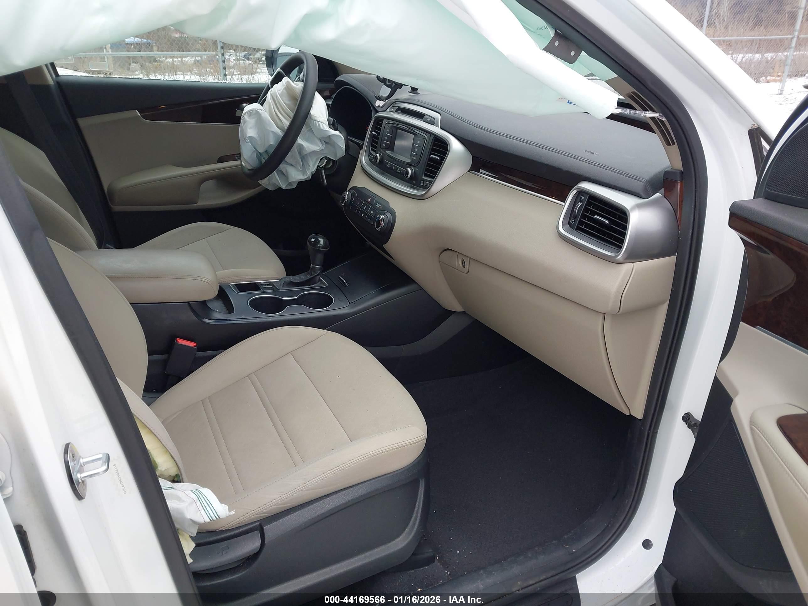 KIA SORENTO image 5