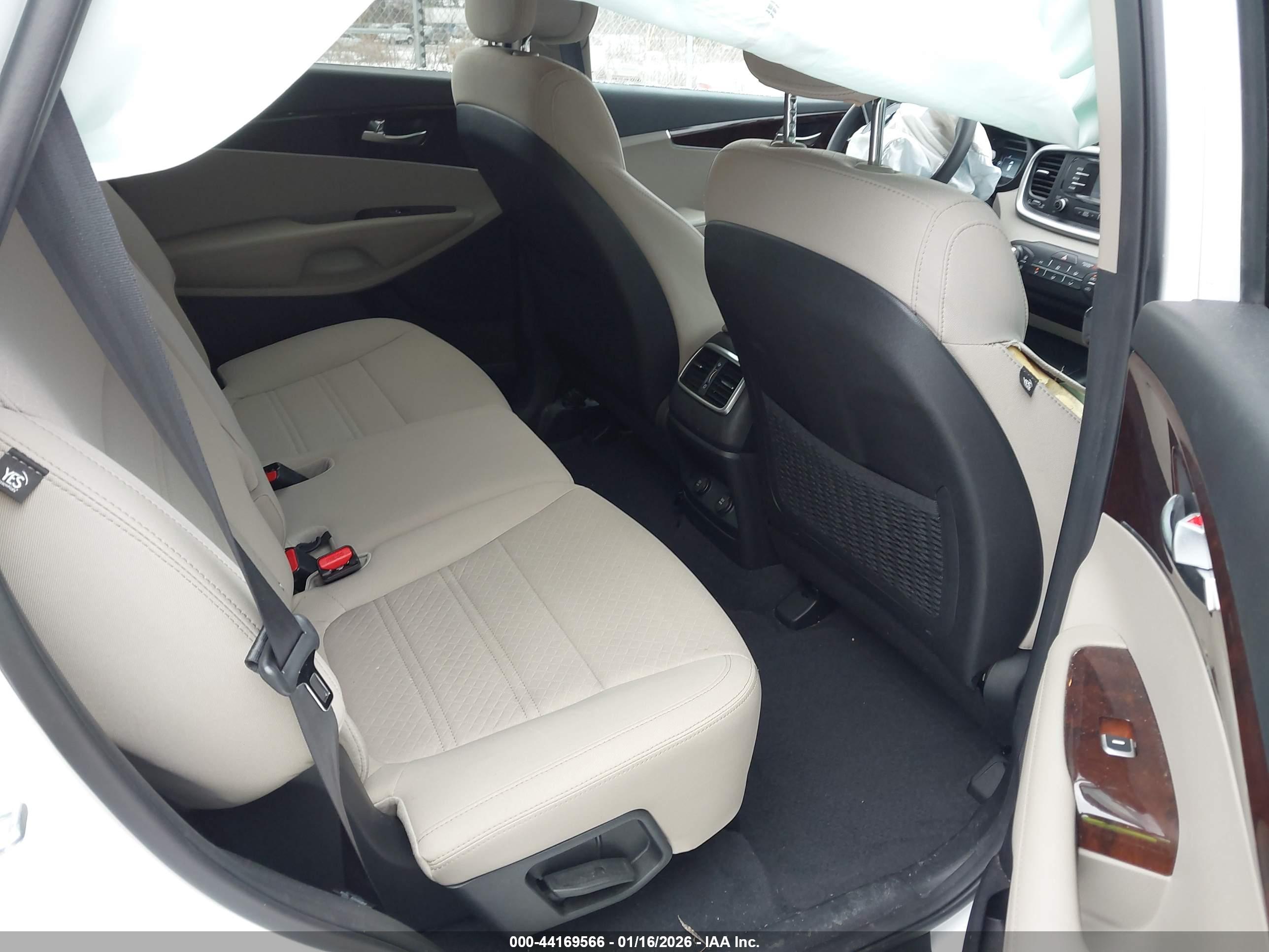 KIA SORENTO image 8