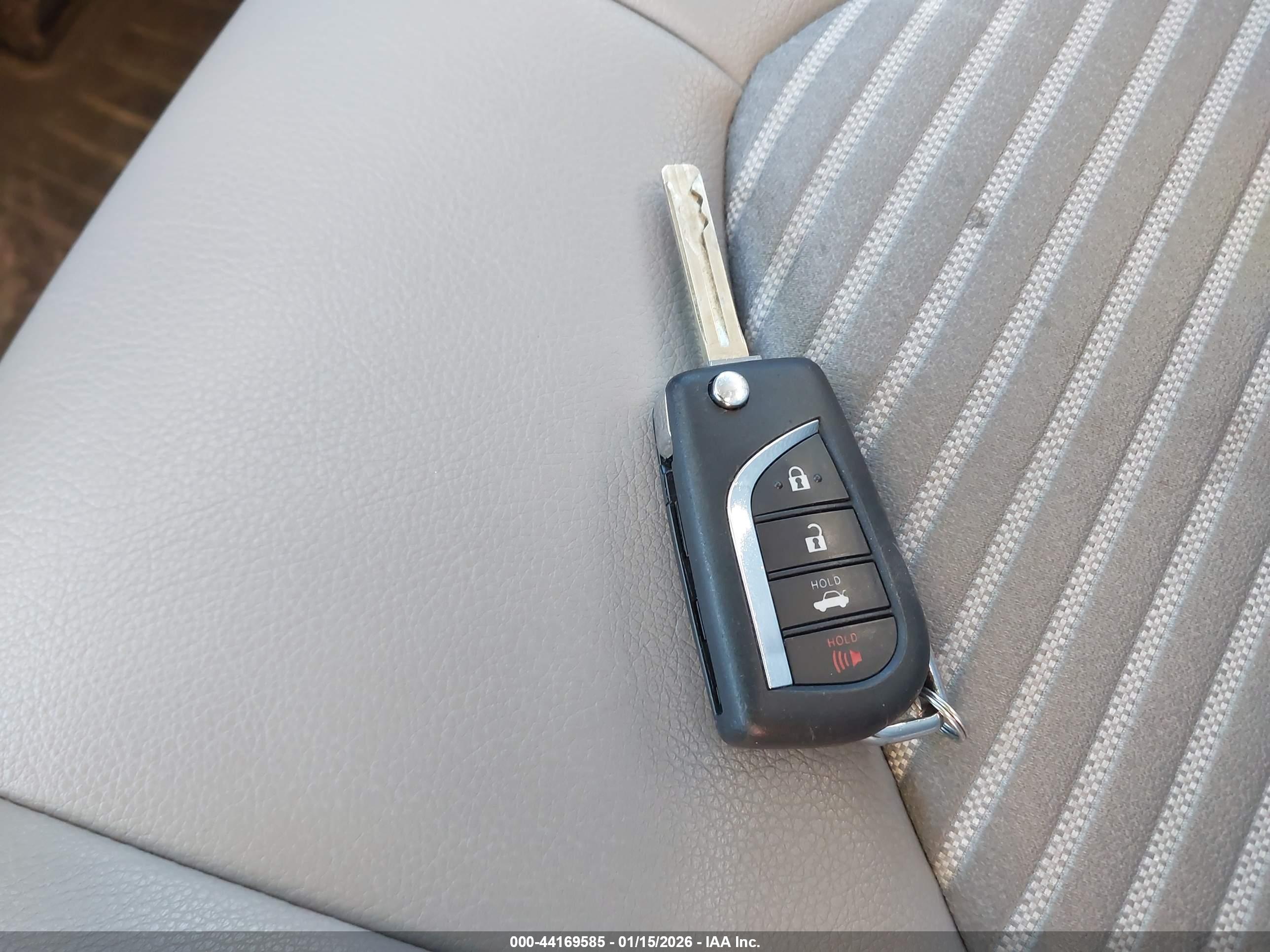 TOYOTA CAMRY image 11