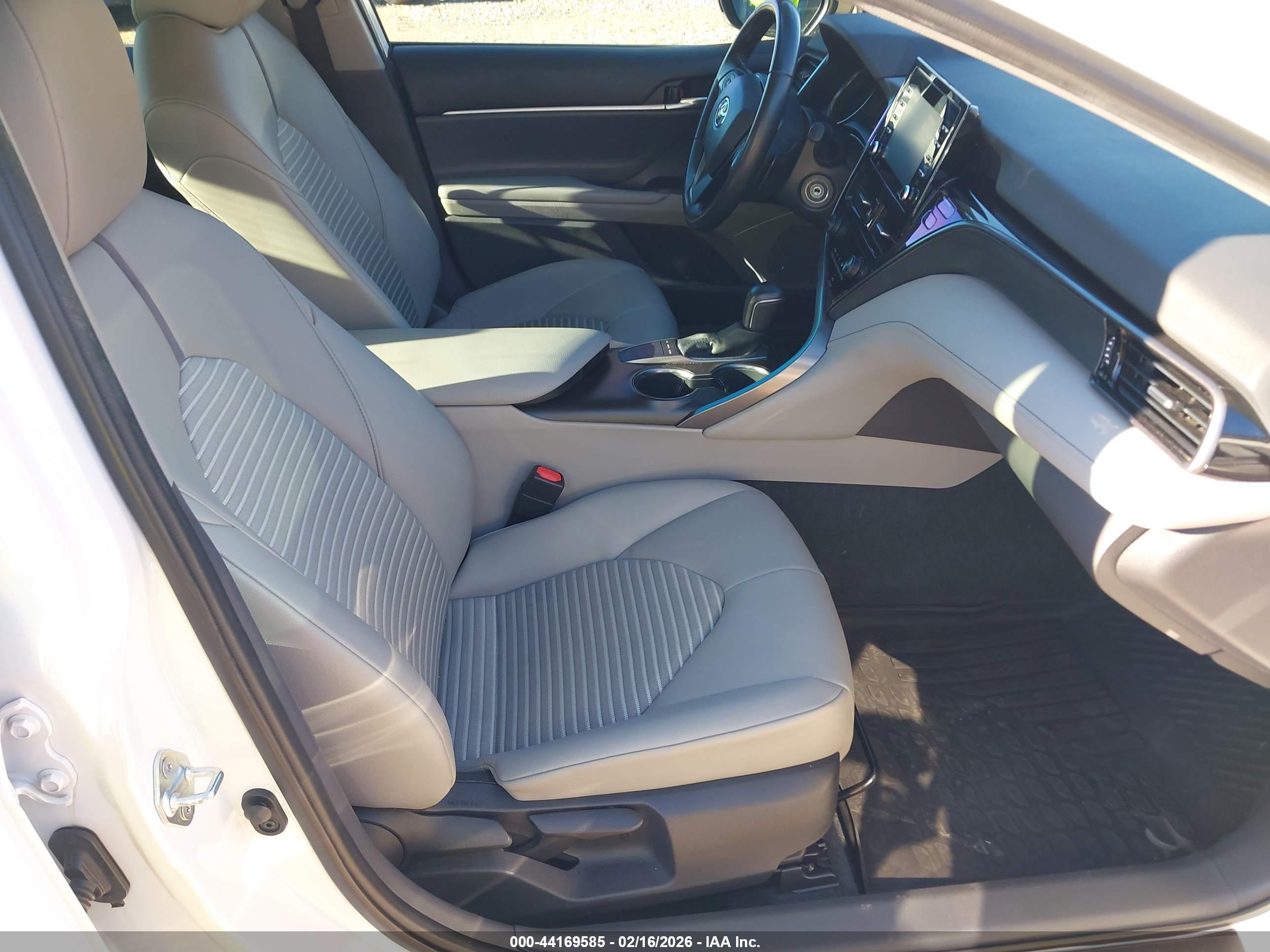 TOYOTA CAMRY image 5