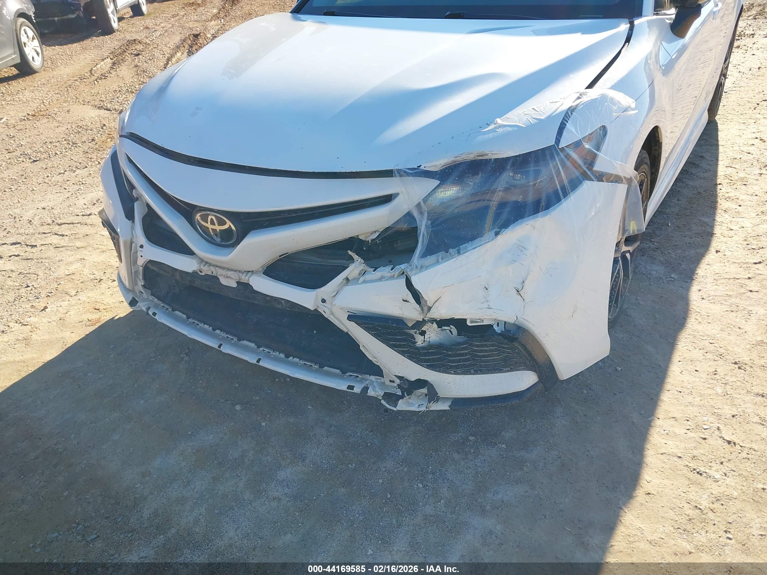 TOYOTA CAMRY image 6
